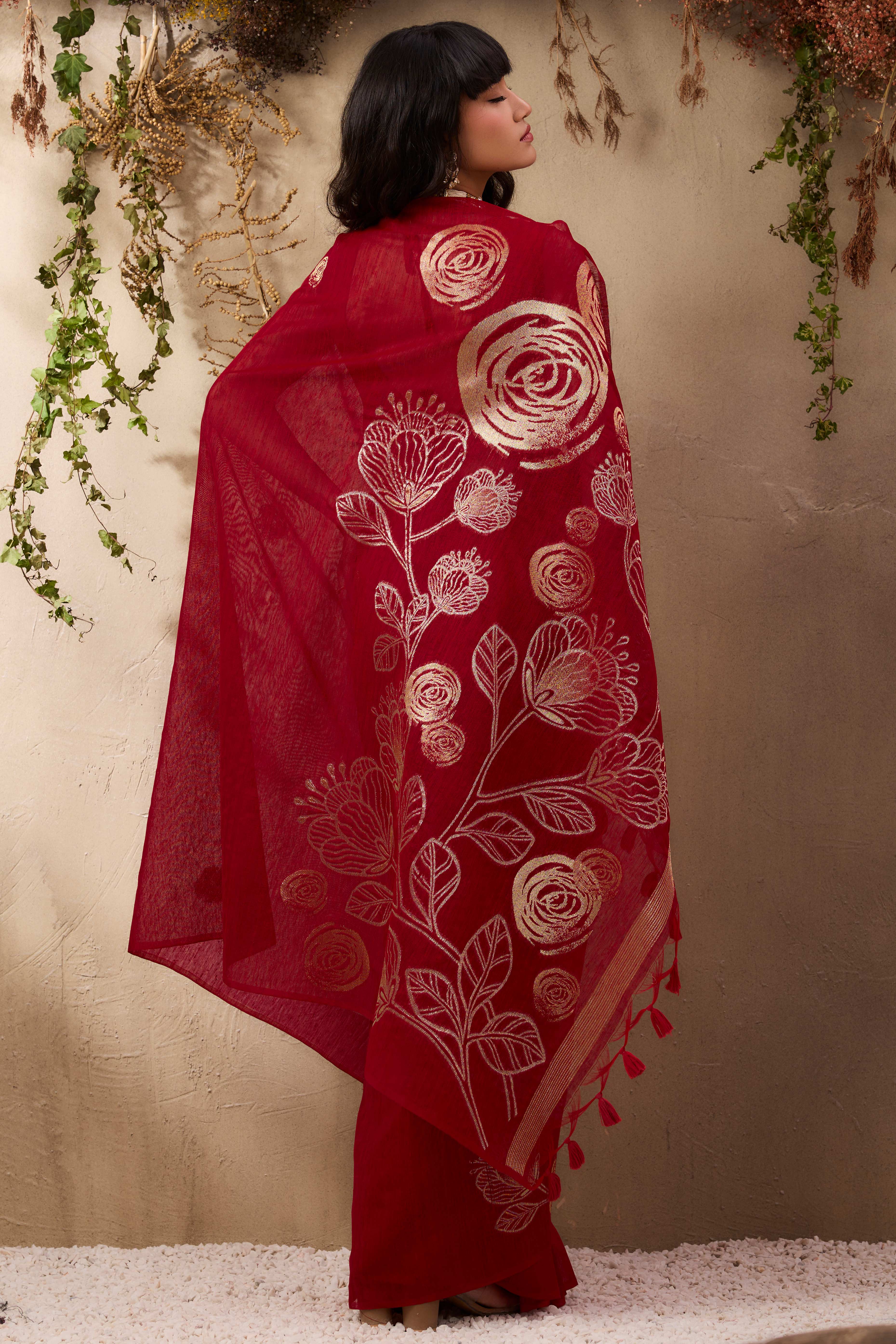 Red Heritage Munga Art Silk Saree Highlighted with Fine Zari Weaving
