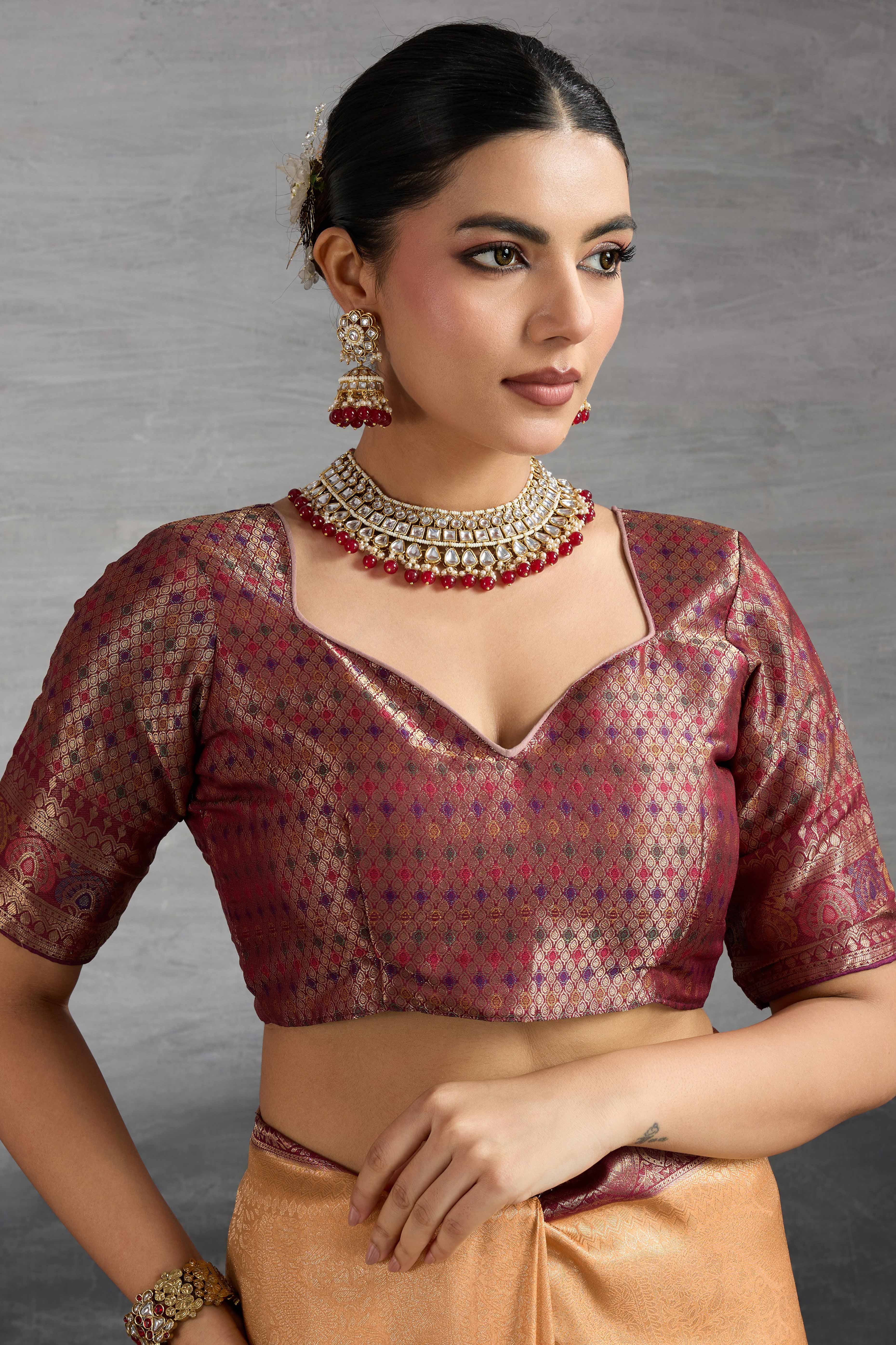 Peach Kanjivaram Silk Saree In Kadiyal Style Zari Weaving With Ornate Meenakari Pallu