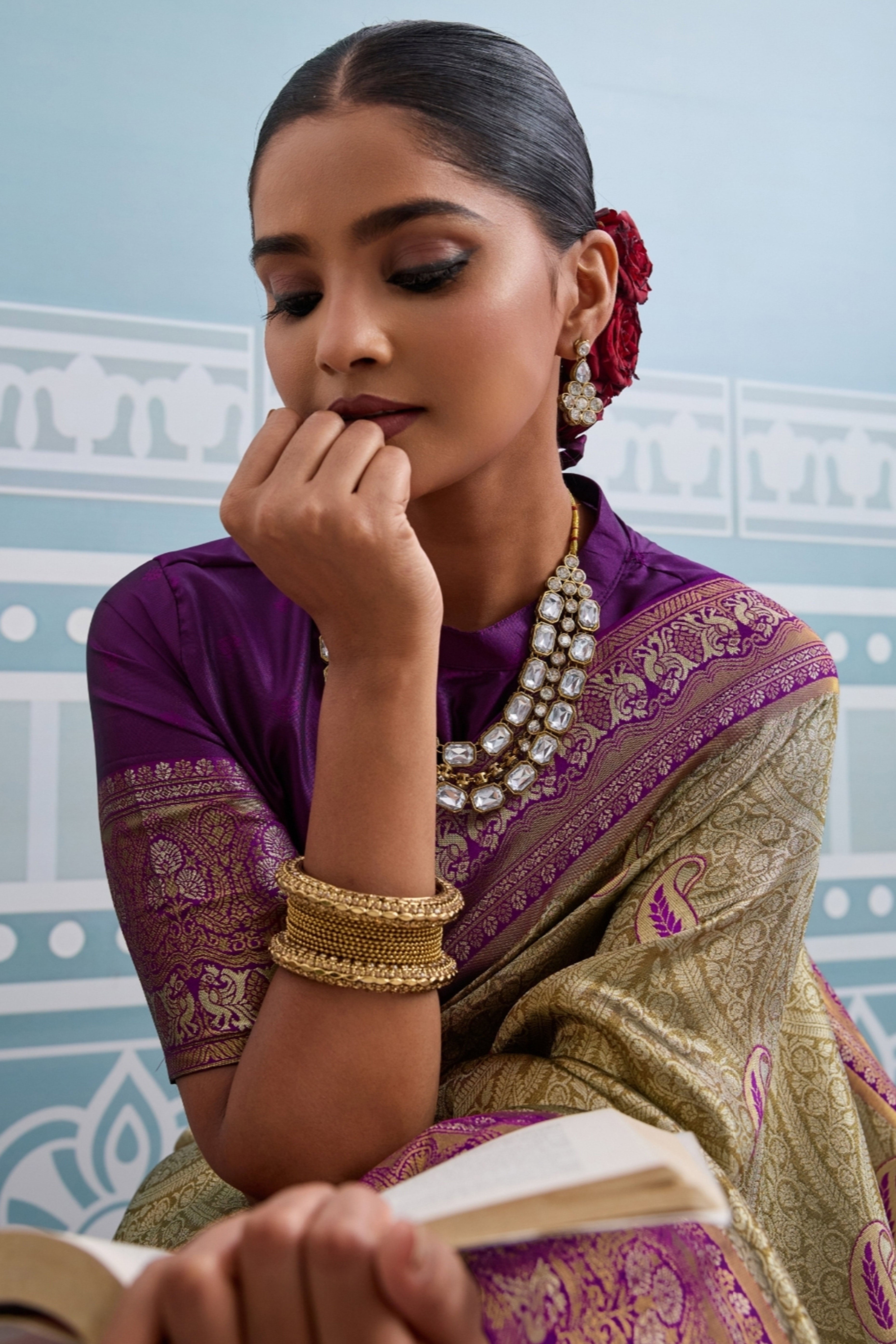 Green Soft Kanjivaram Silk Saree with Classic Zari Weaving for Elegant Styling