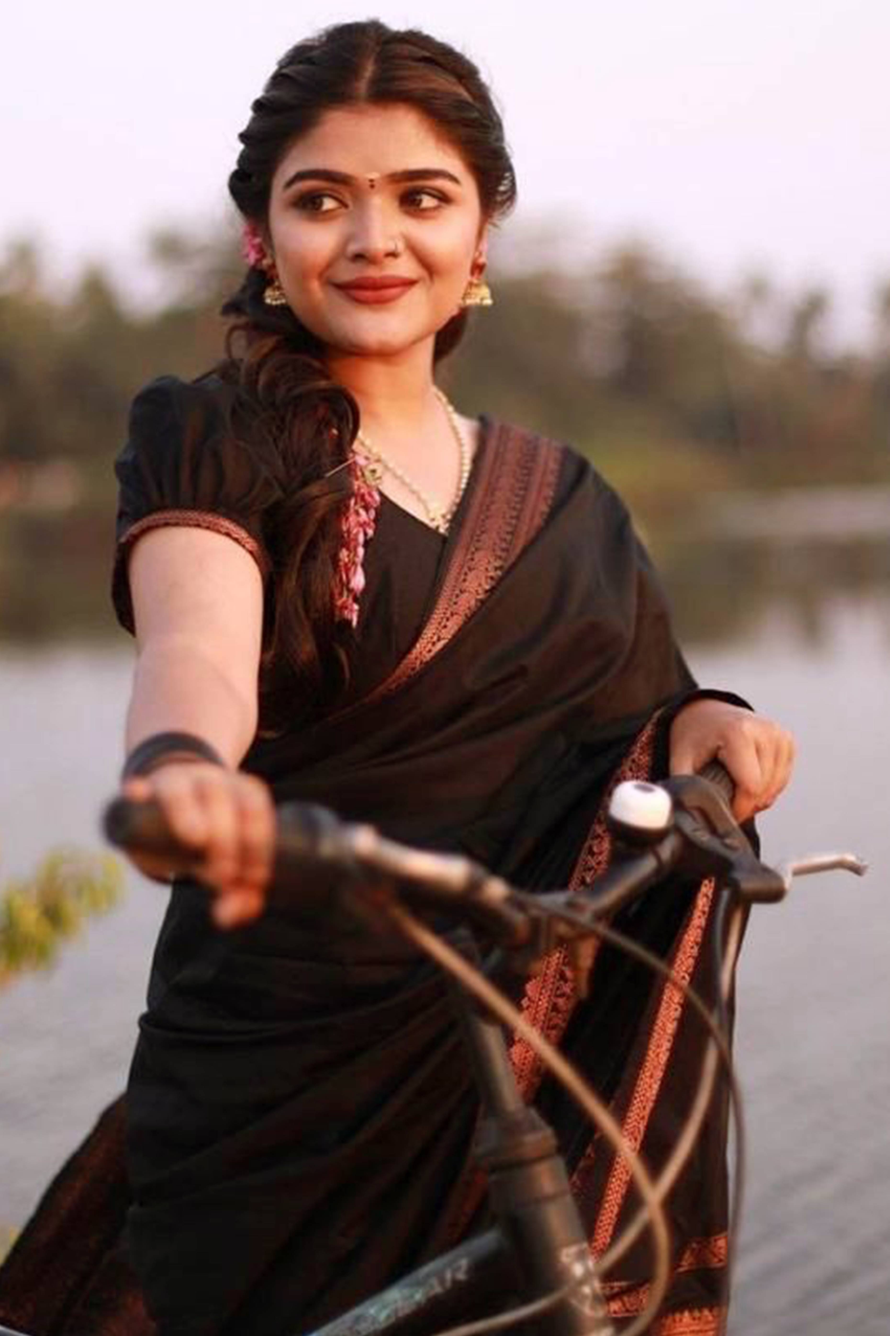 Black Banarasi Silk Saree with Zari Woven Border Design