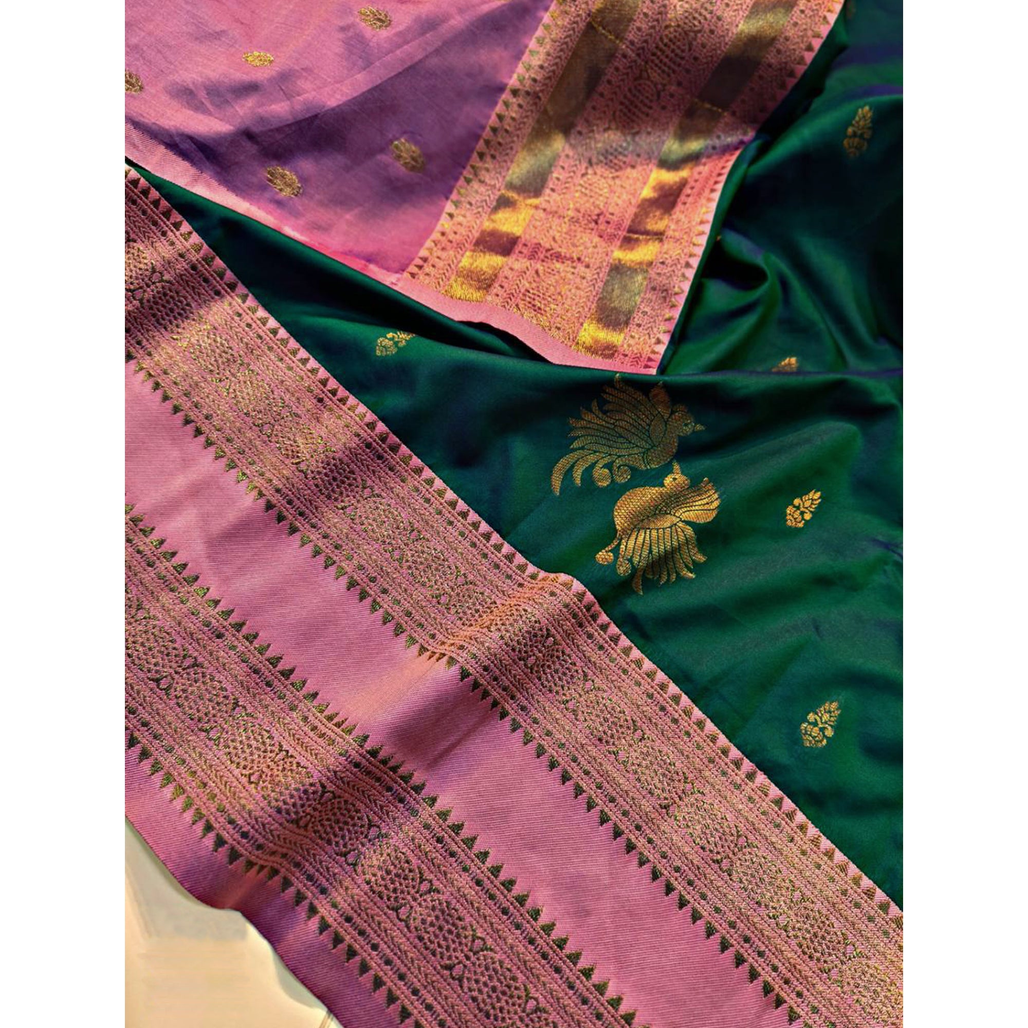 Green Traditional Kanjivaram Silk Saree Featuring Classic Zari Butti Weaving