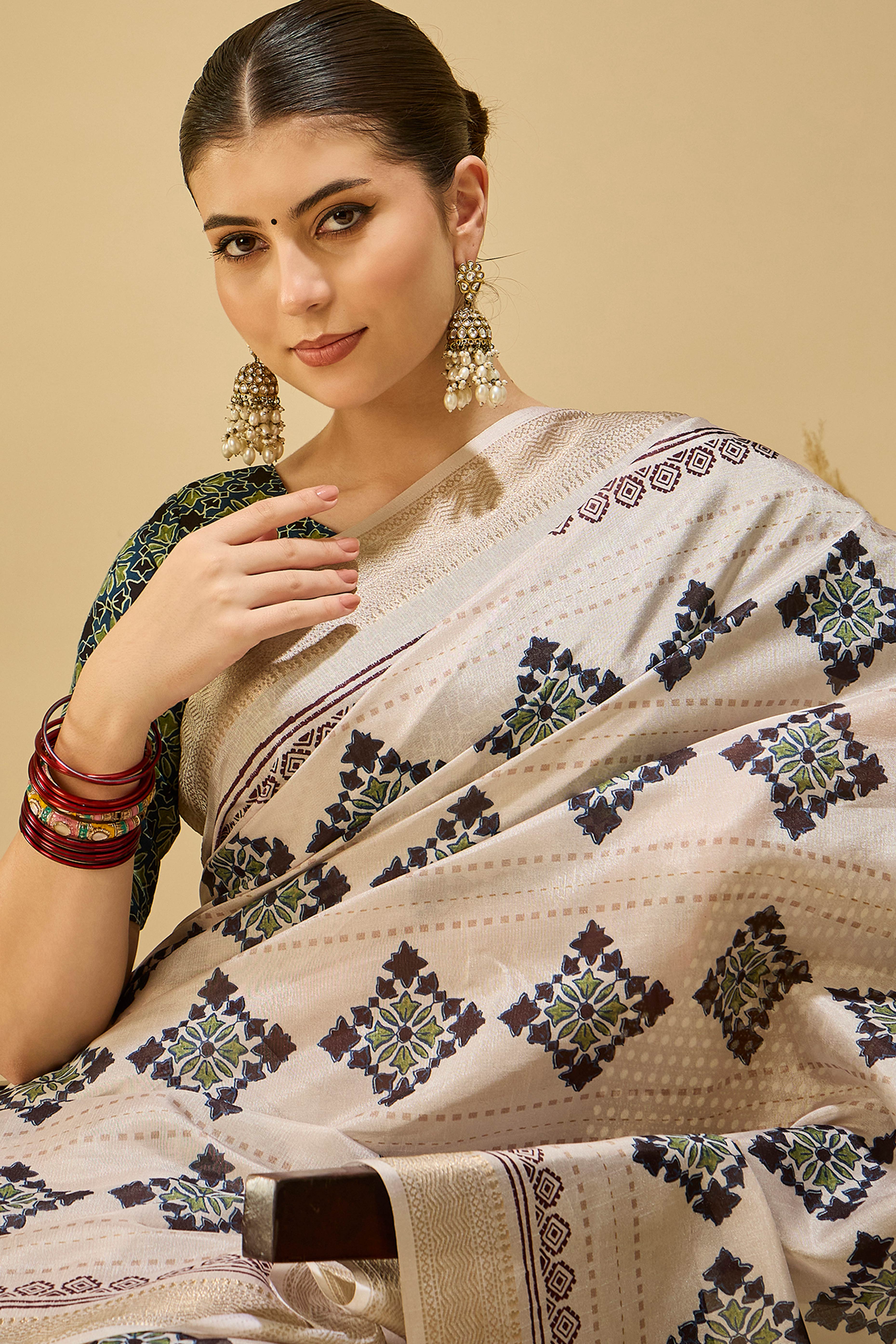 Ivory Cream Floral Printed Katki Cotton Silk Saree With Graceful Tassel Pallu