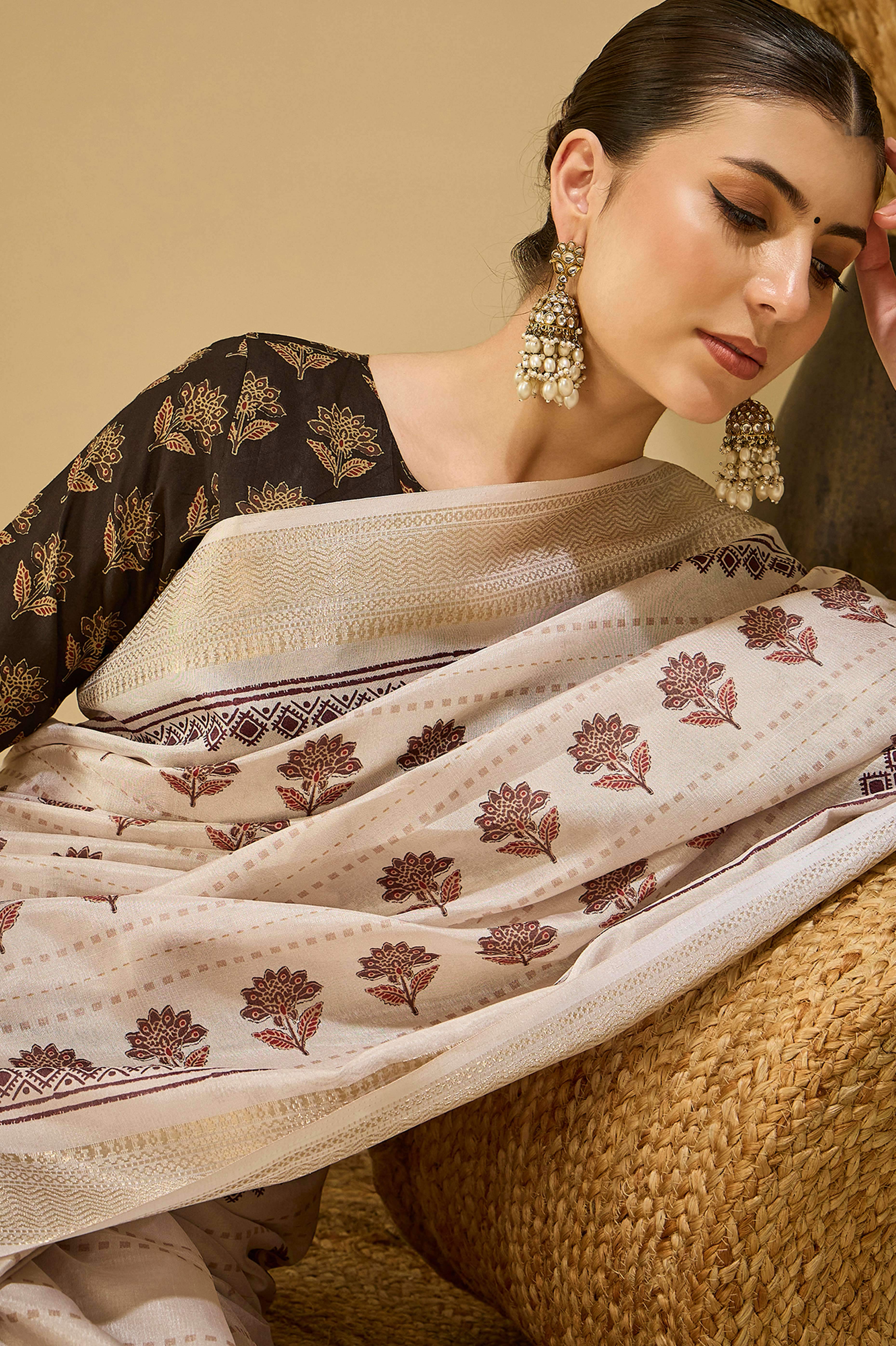 Classic Cream Floral Katki Cotton Silk Saree Adorned With Tassel Finished Pallu