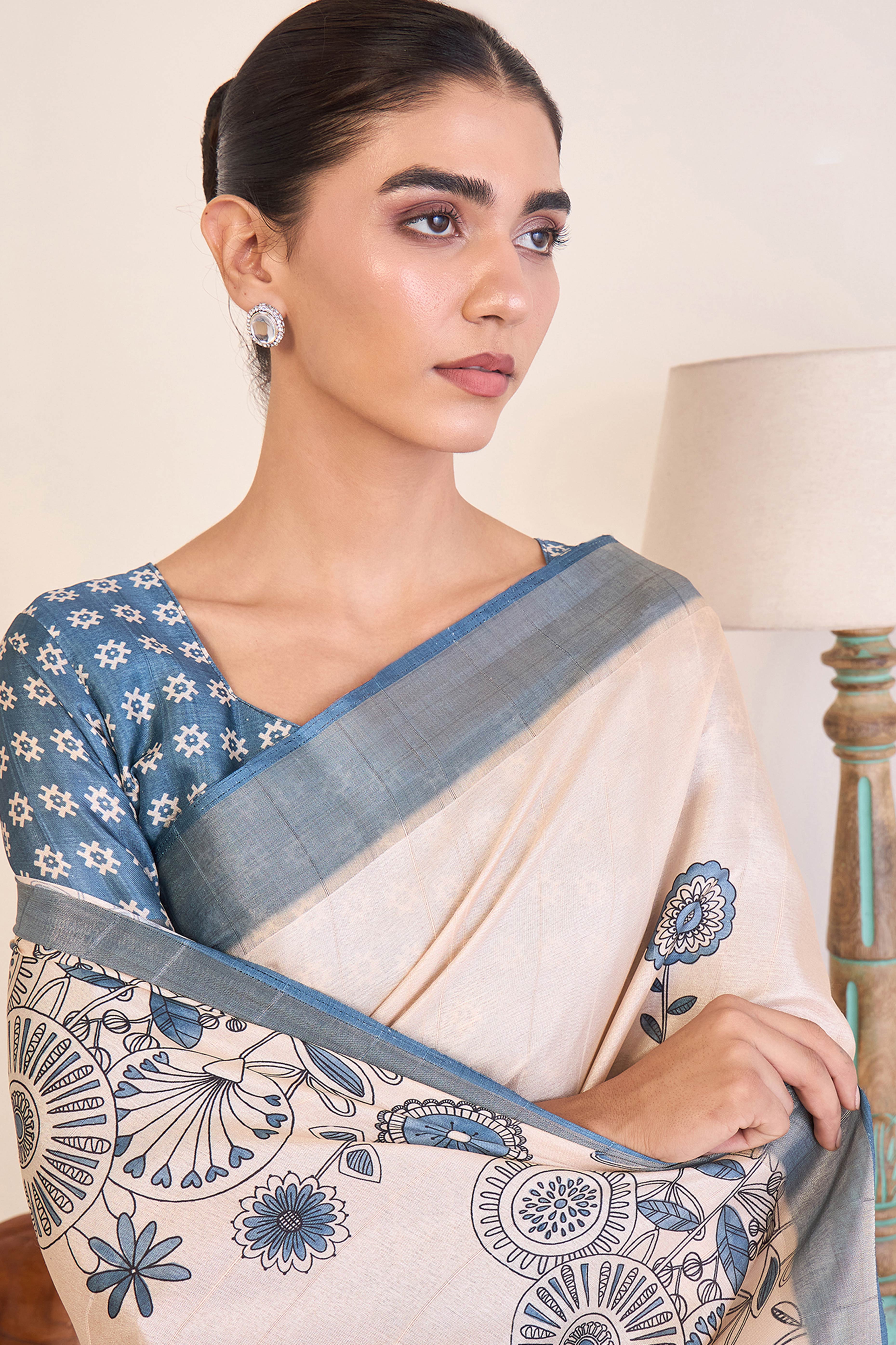 Elegant Greyish Blue Floral Printed Kotha Cotton Silk Saree Reflecting Subtle Sophistication
