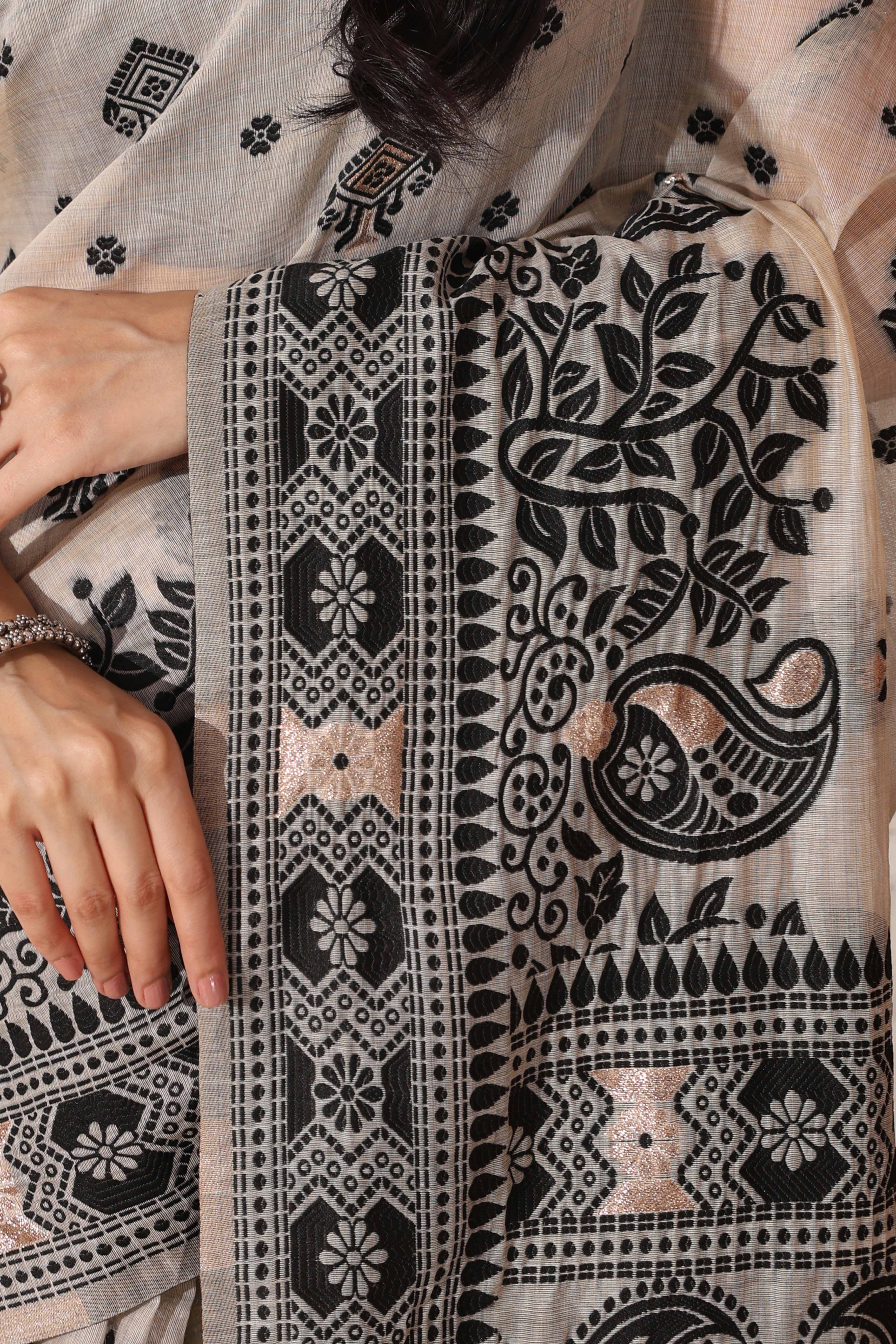 Cream & Black Saree In Linen Cotton With Traditional Zari Woven Detailing And Tassel Pallu