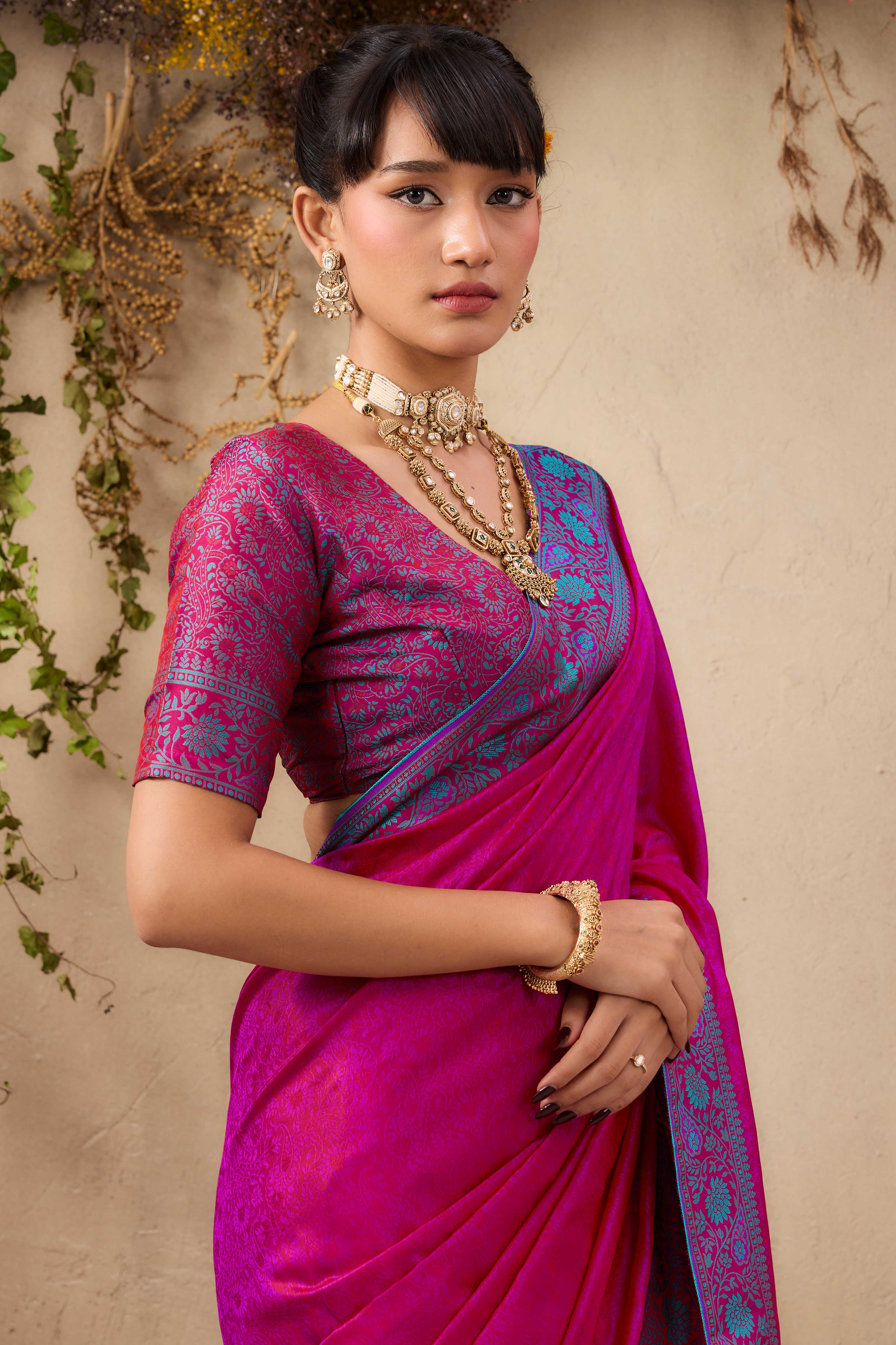 Magenta Pure Silk Kanjivaram Handloom Saree Enhanced with Zari Woven Patterns