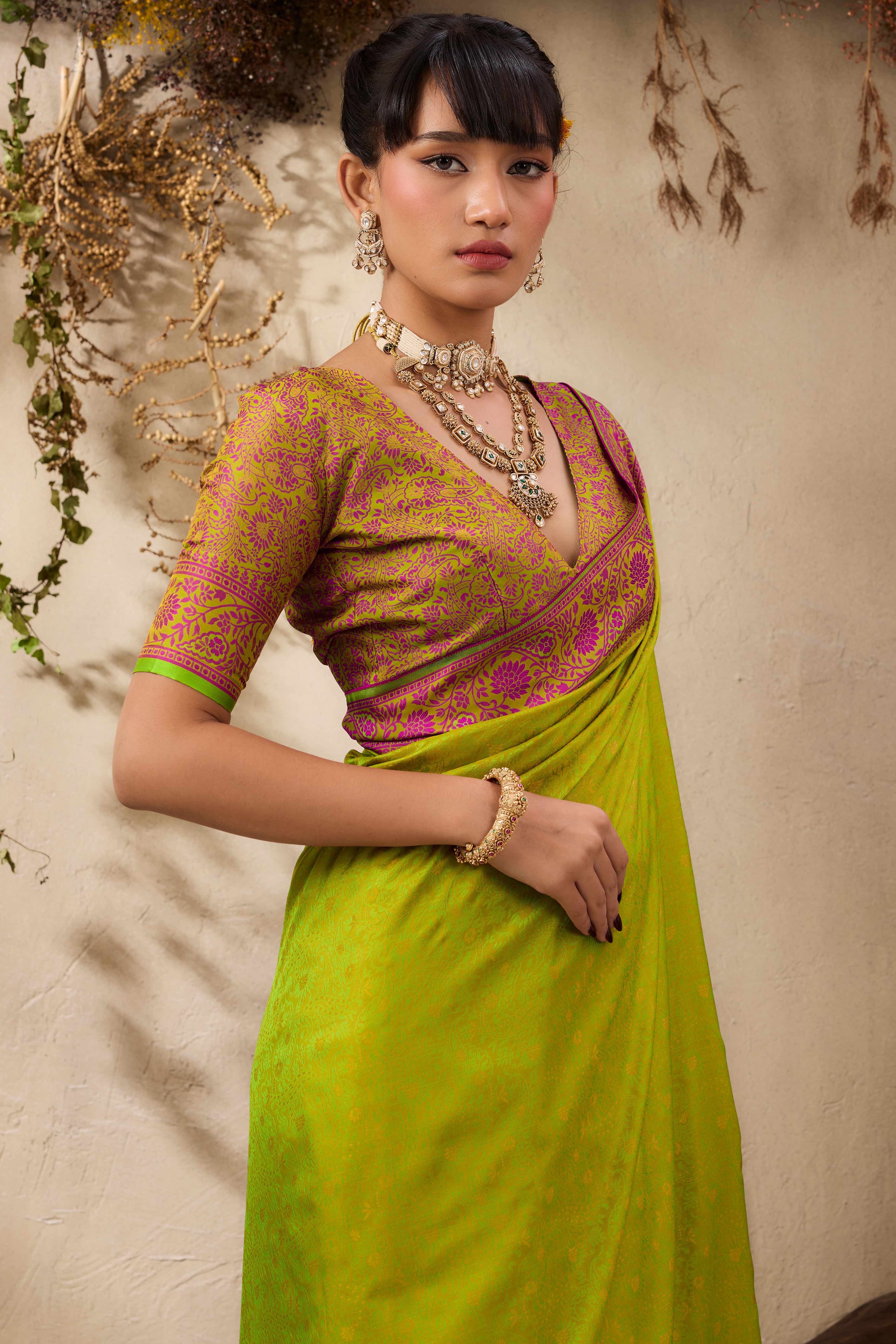 Green Pure Silk Kanjivaram Handloom Saree Enhanced with Zari Woven Patterns
