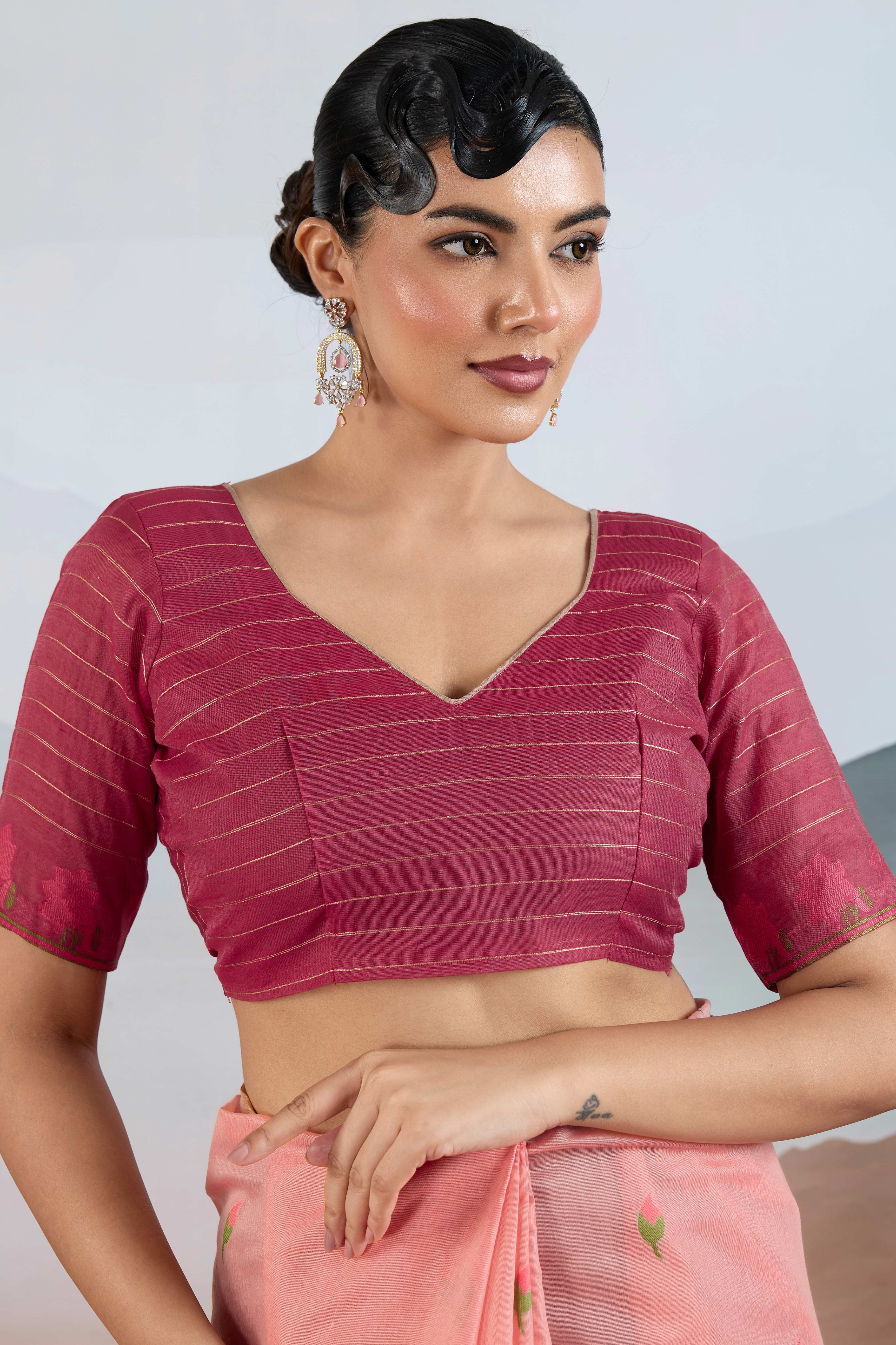 Trendy Peach Cotton Blend Weaving Saree Showcasing Floral & Animal Motif & Classic Tassel Pallu