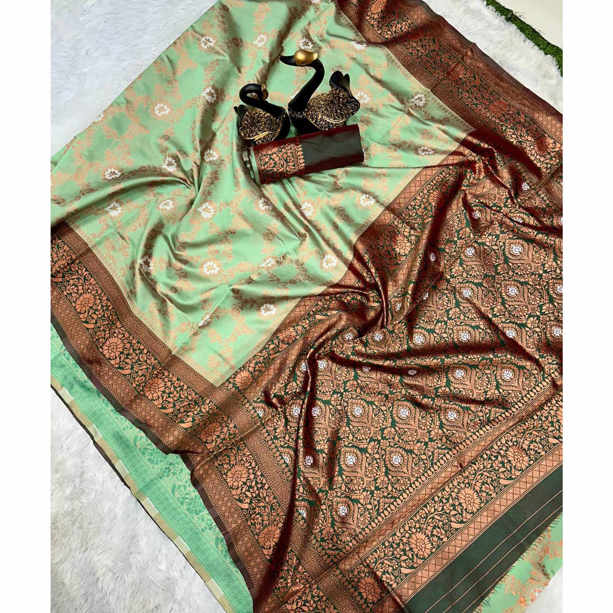 Elegant Green Floral Zari Woven Lichi Banarasi Silk Saree With Intricate Detailing