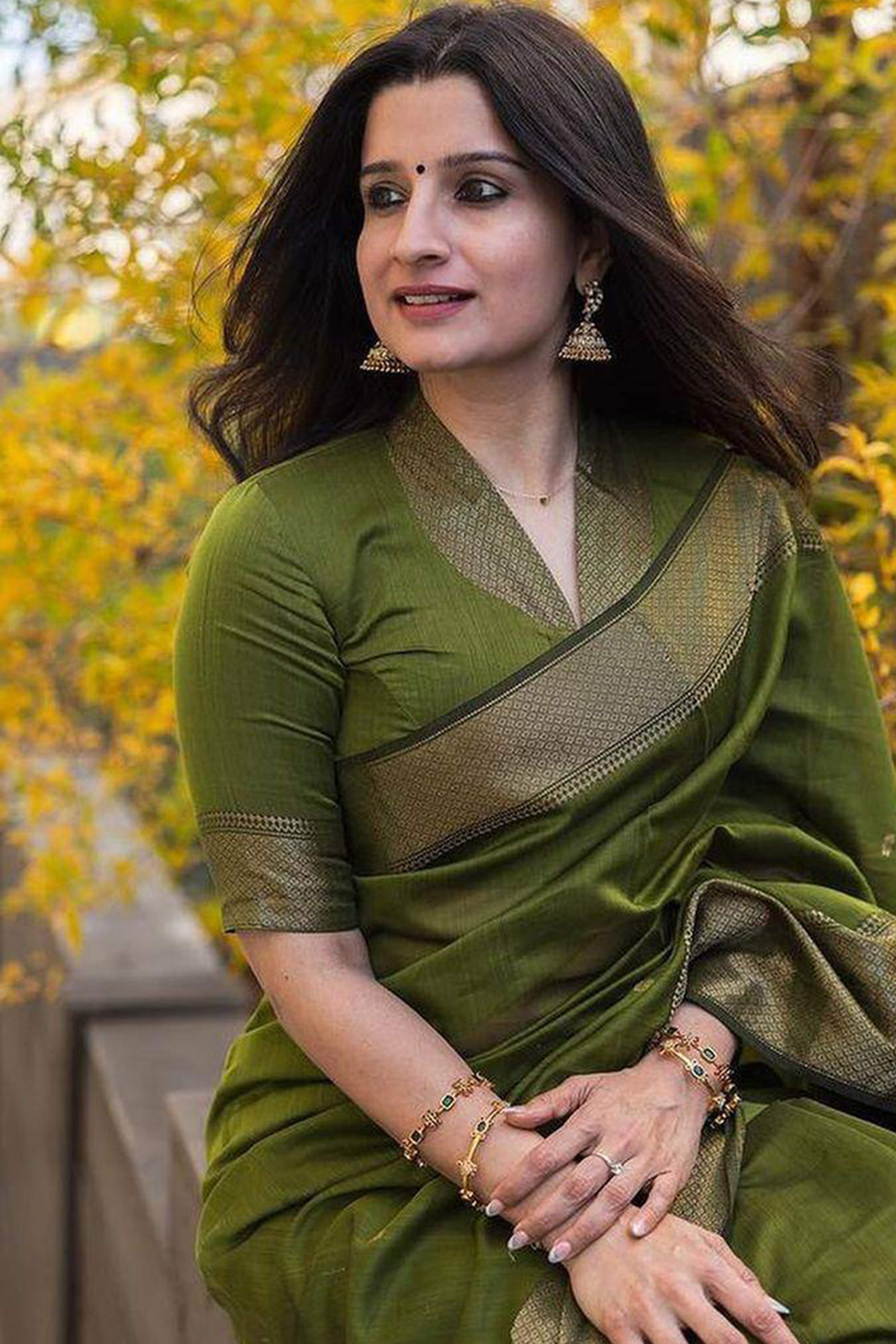 Green Floral Woven Lichi Banarasi Silk Saree