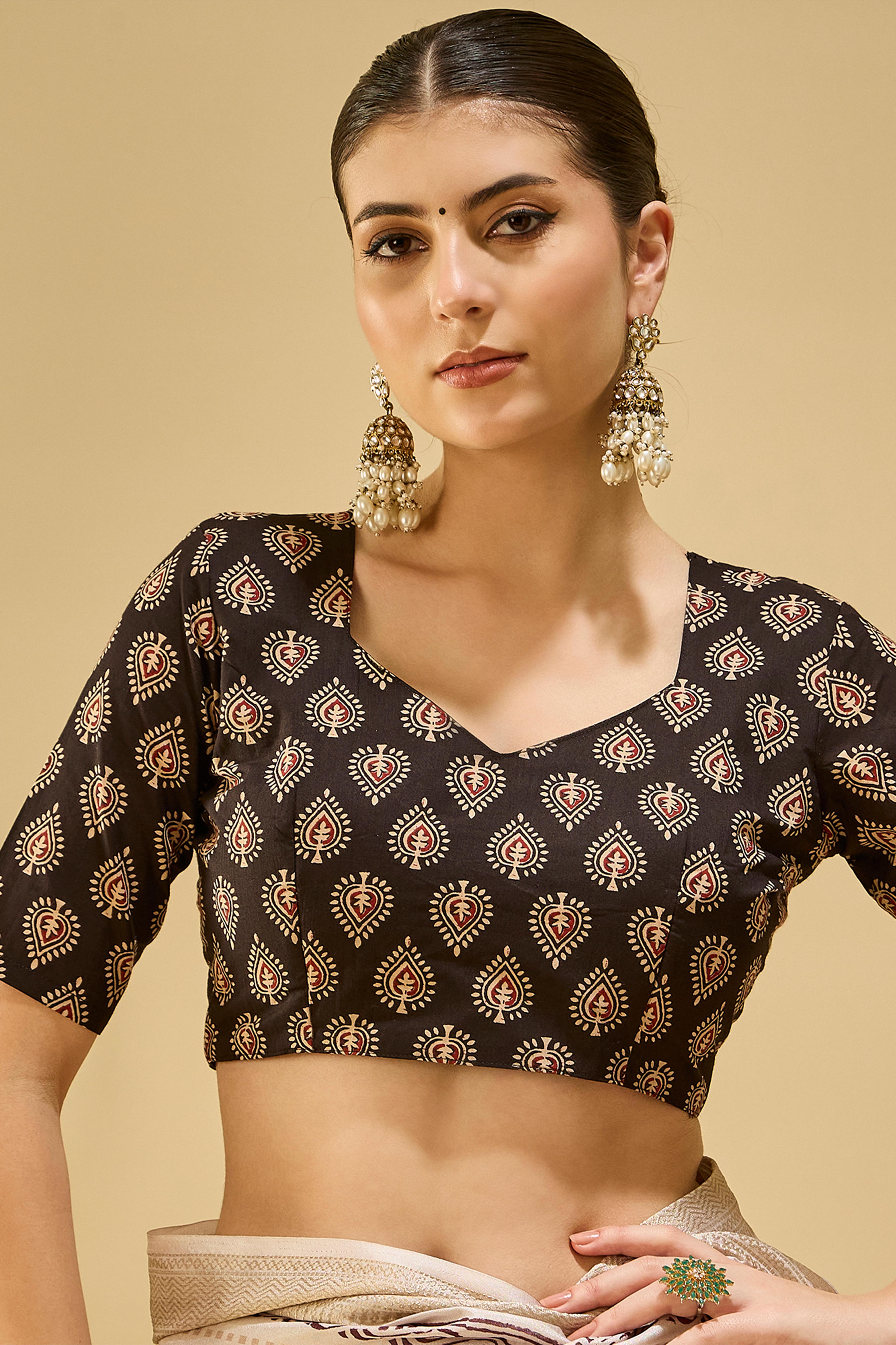 Ivory Cream Floral Printed Katki Cotton Silk Saree With Graceful Tassel Pallu