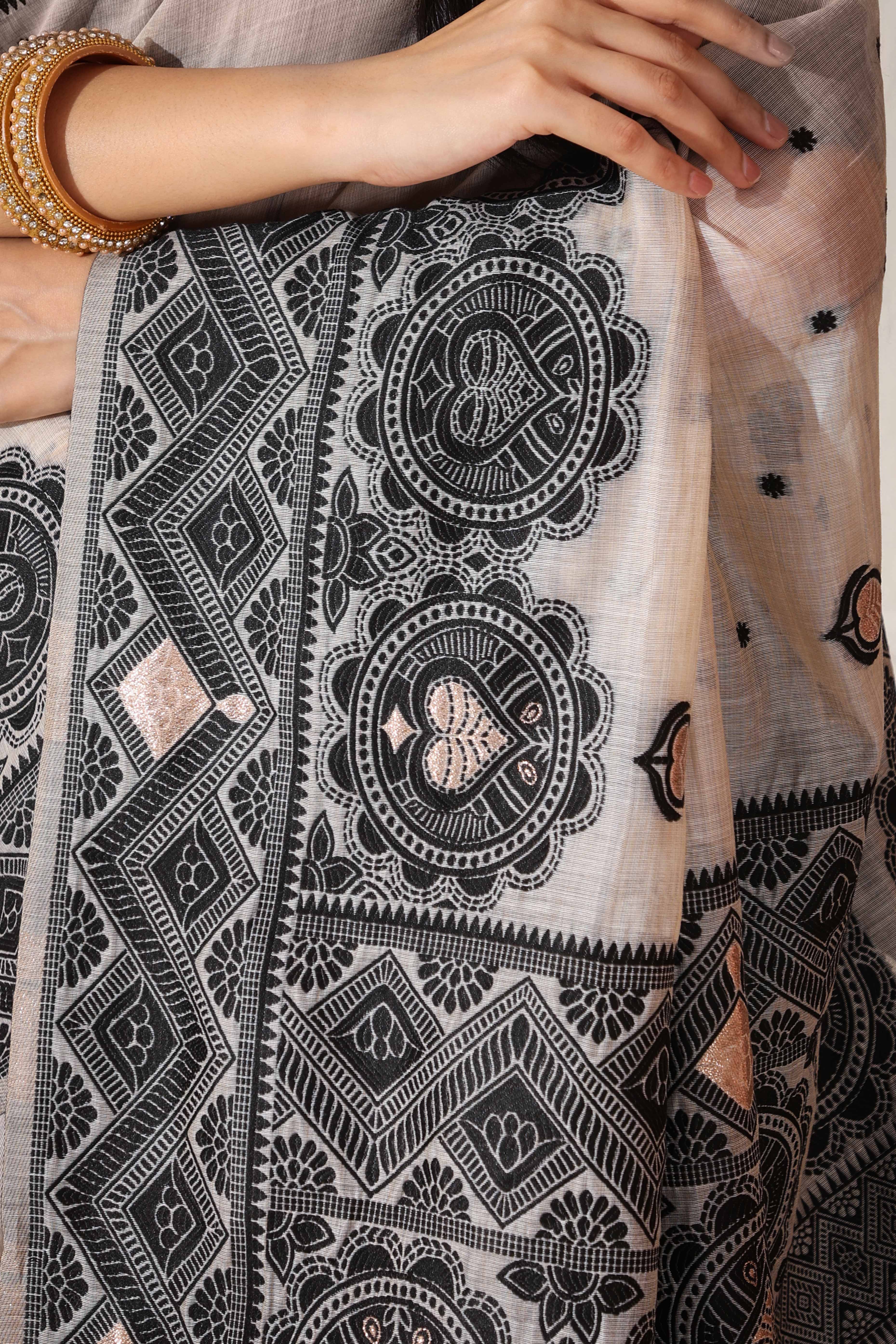 Timeless Cream & Black Saree In Linen Cotton With Rich Zari Weaving And Tassel Pallu