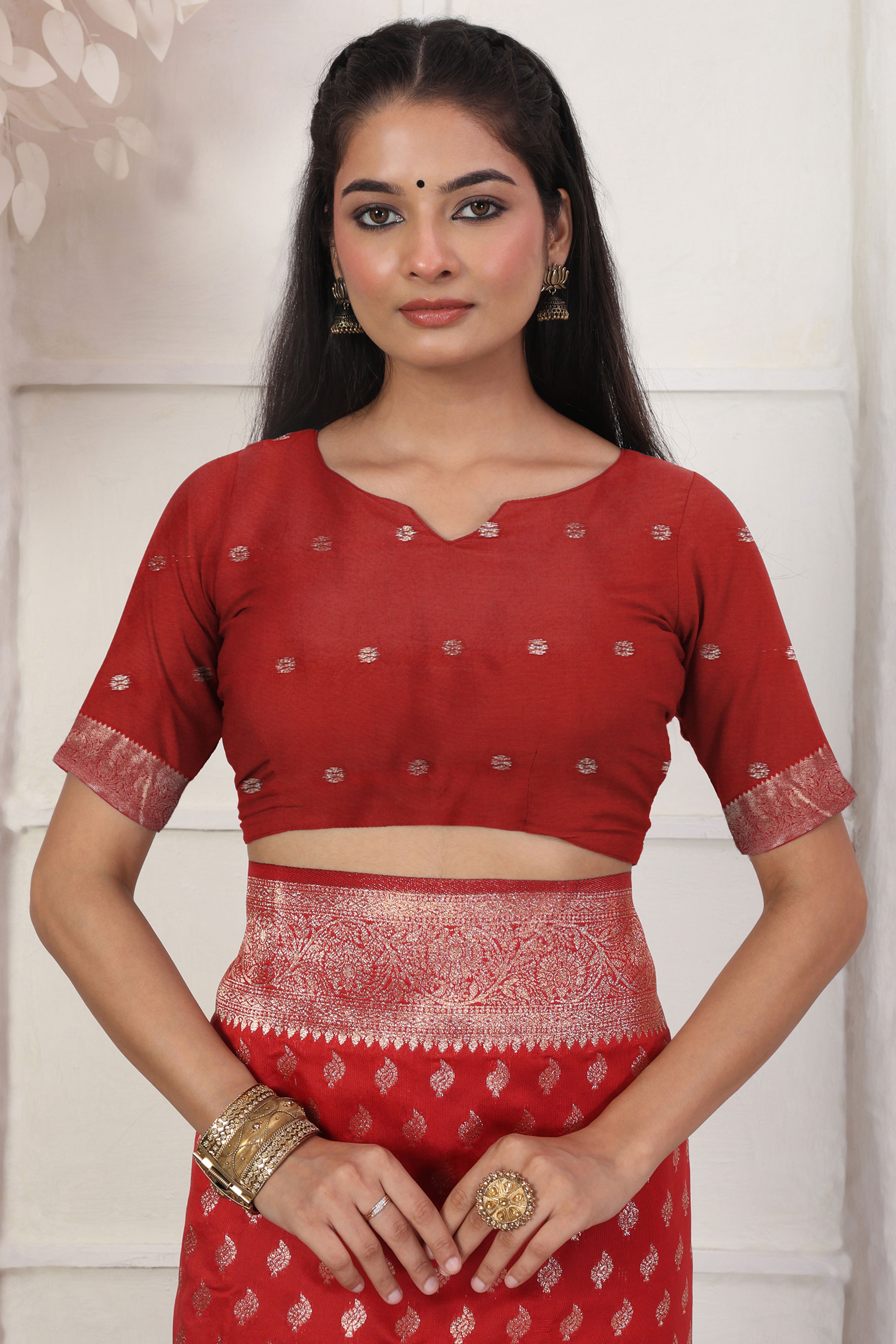 Red Traditional Lichi Silk Blend Saree Enhanced With Floral Zari Weaving & Tassel Pallu