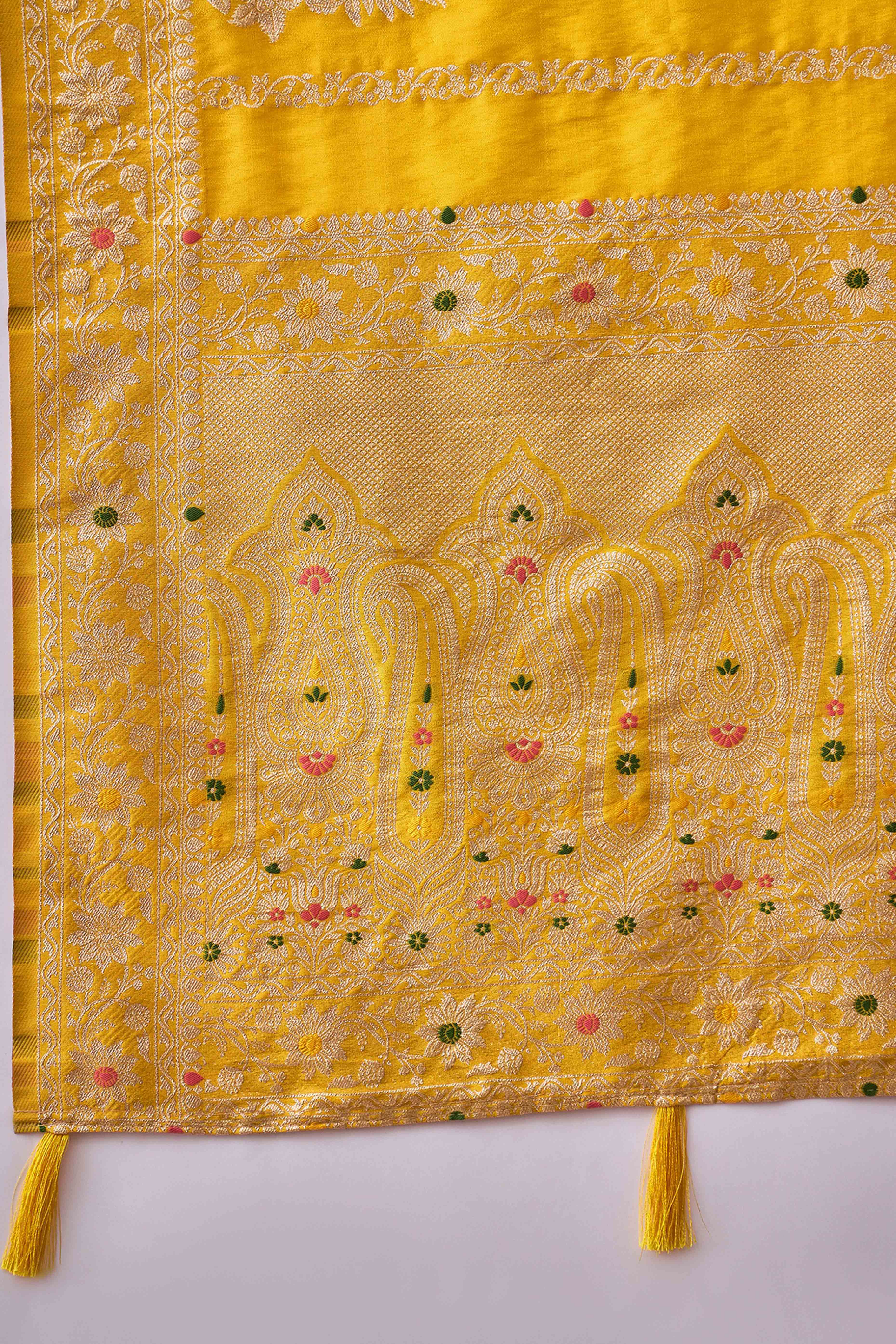 Floral Zari Woven Yellow Saree In Shimmer Finish With Elegant Tassel Pallu