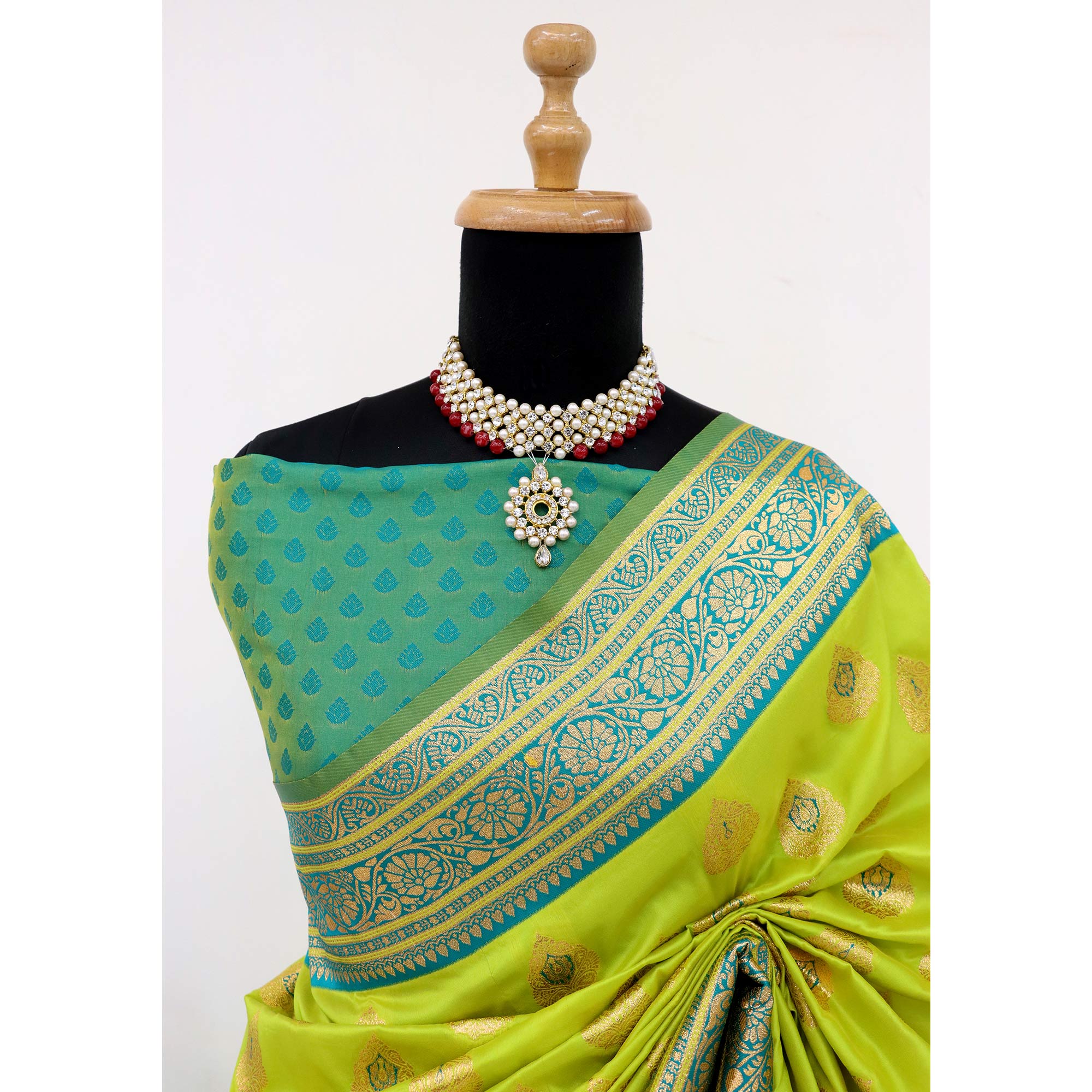 Rich Green Banarasi Look Pure Silk Saree with Zari Butti Weaving