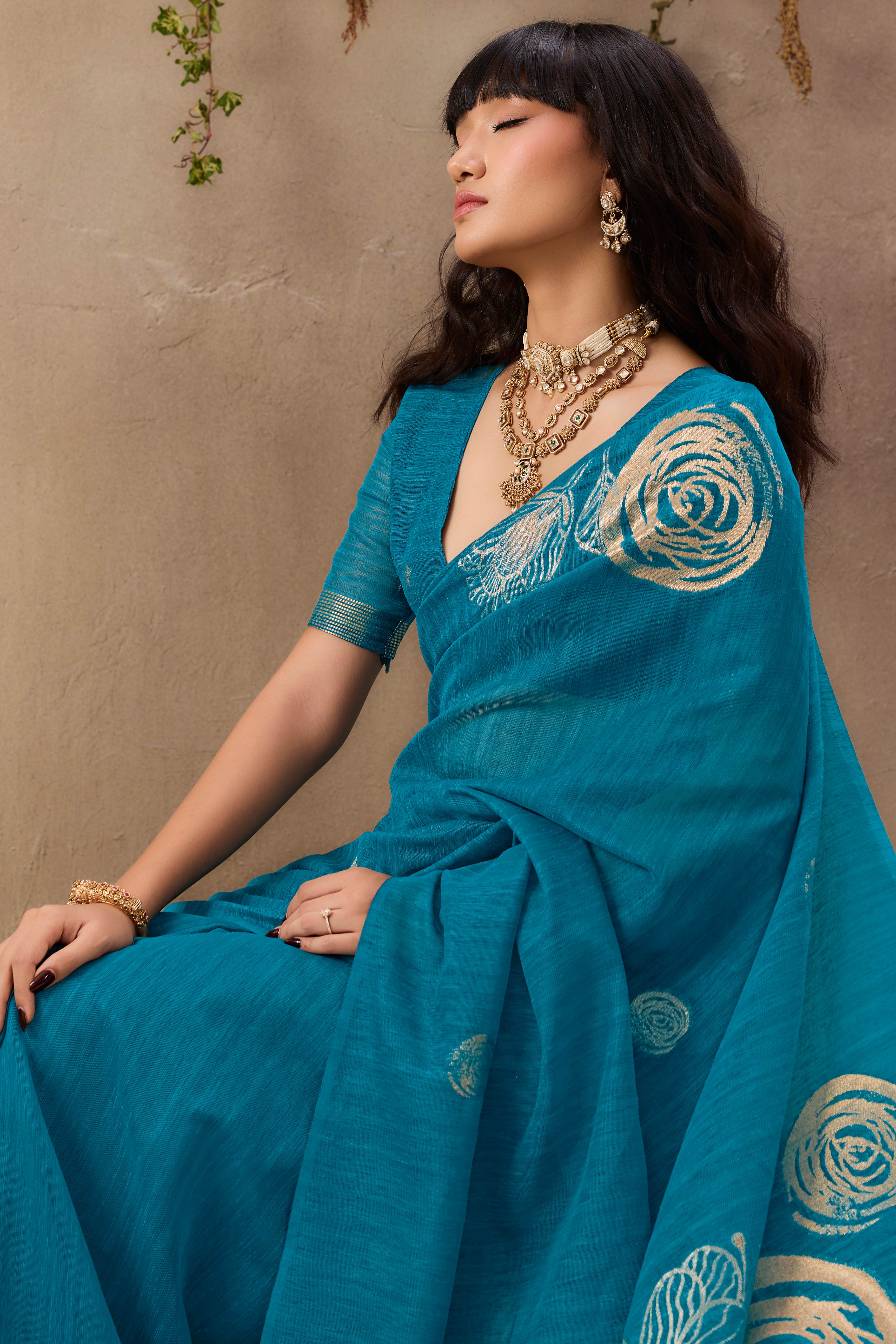 Teal Heritage Munga Art Silk Saree Highlighted with Fine Zari Weaving