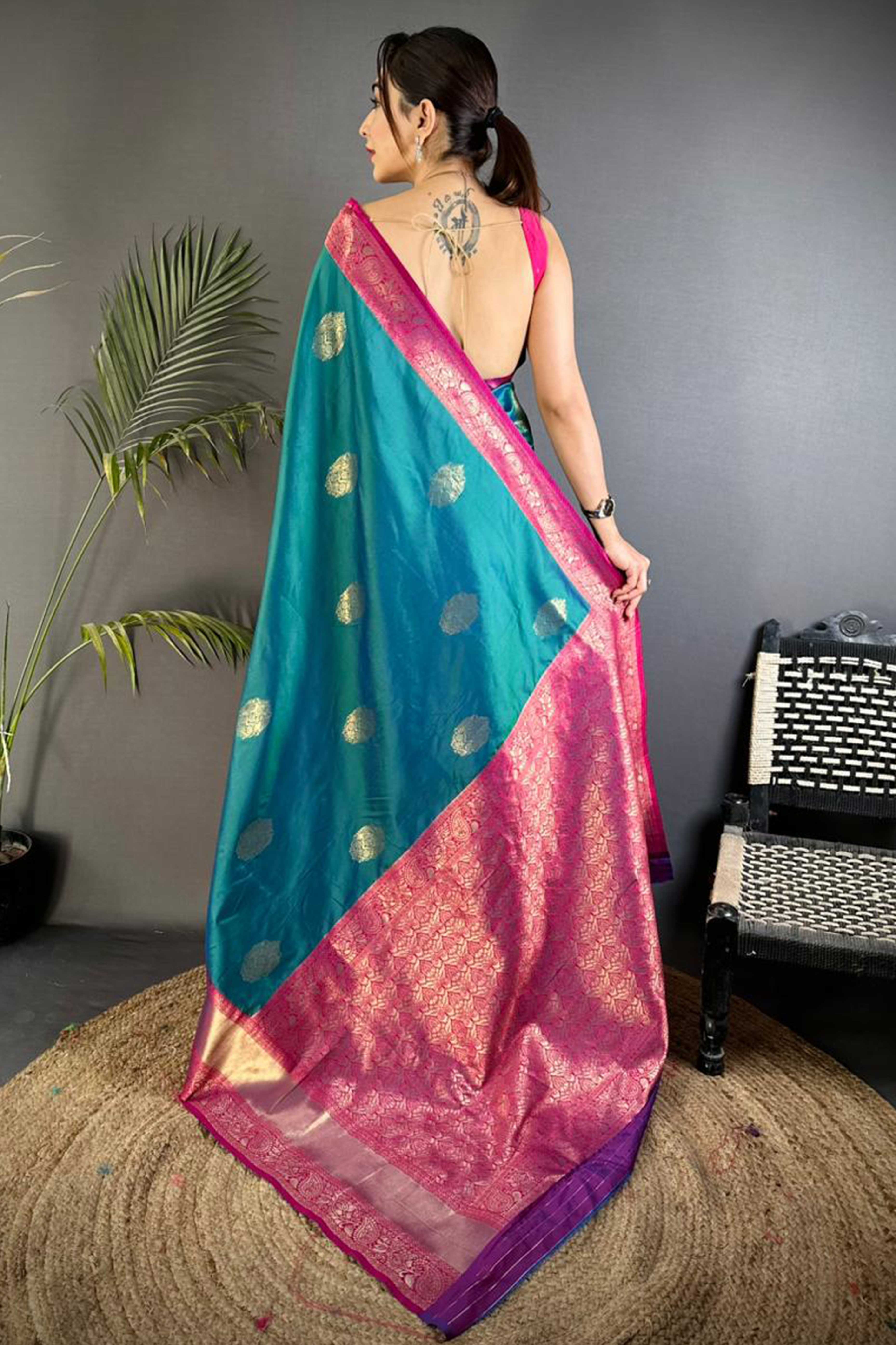 Morpich Green Authentic Kanjivaram Silk Saree Highlighted with Traditional Zari Butti Weaving