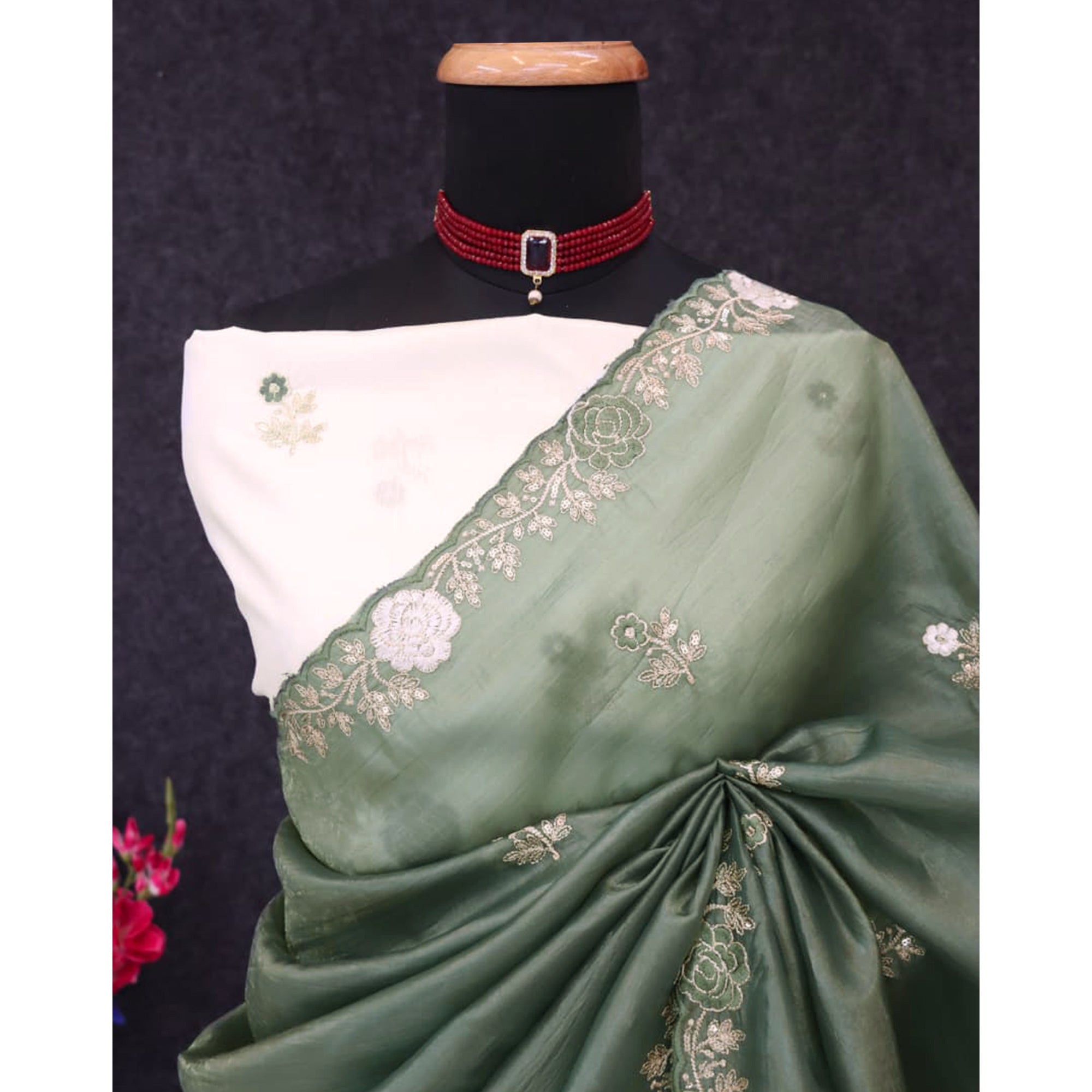 Green Lightweight Georgette Crush Saree Adorned with Delicate Floral Embroidery