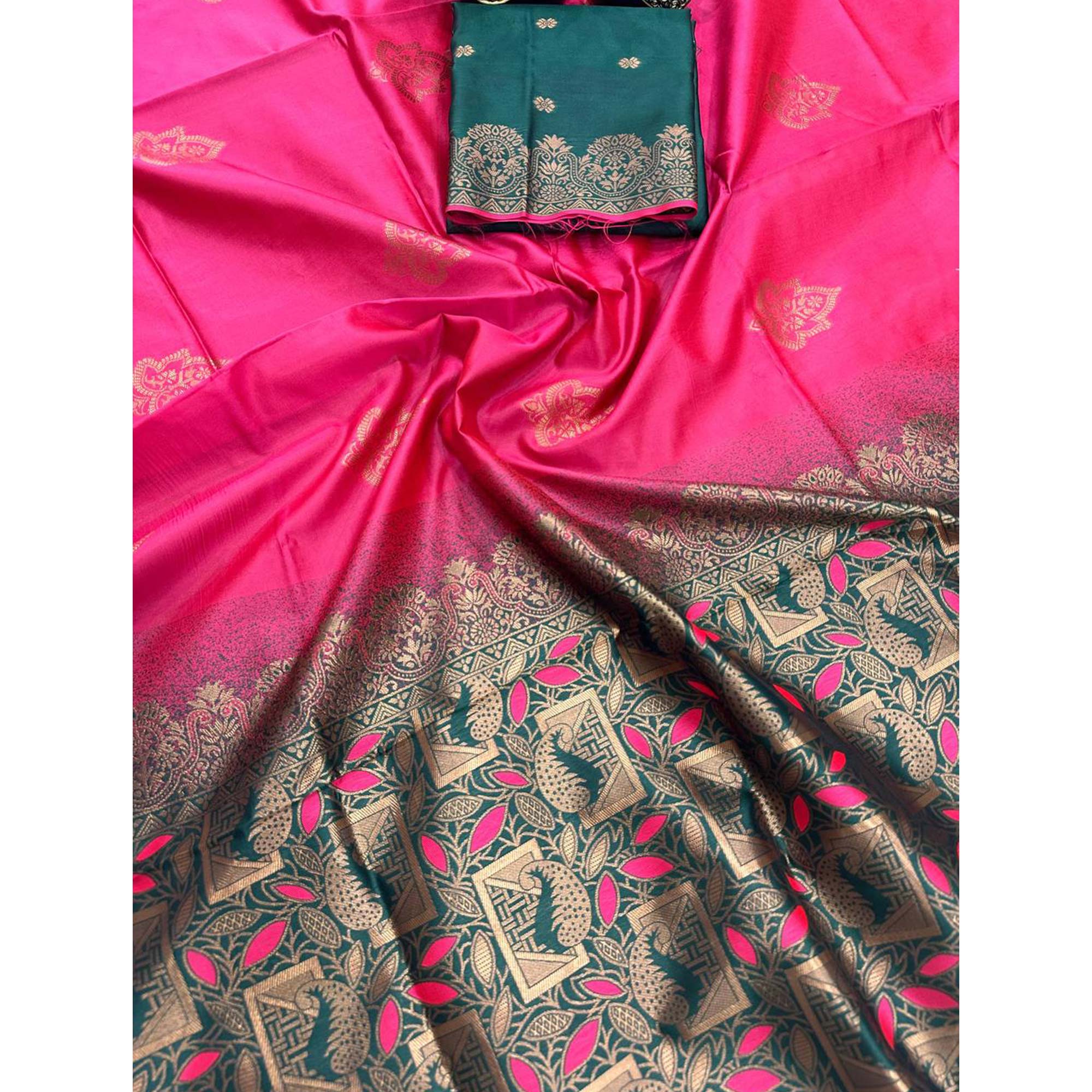 Pink Banarasi Silk Saree Adorned with Elegant Floral Zari Weaving