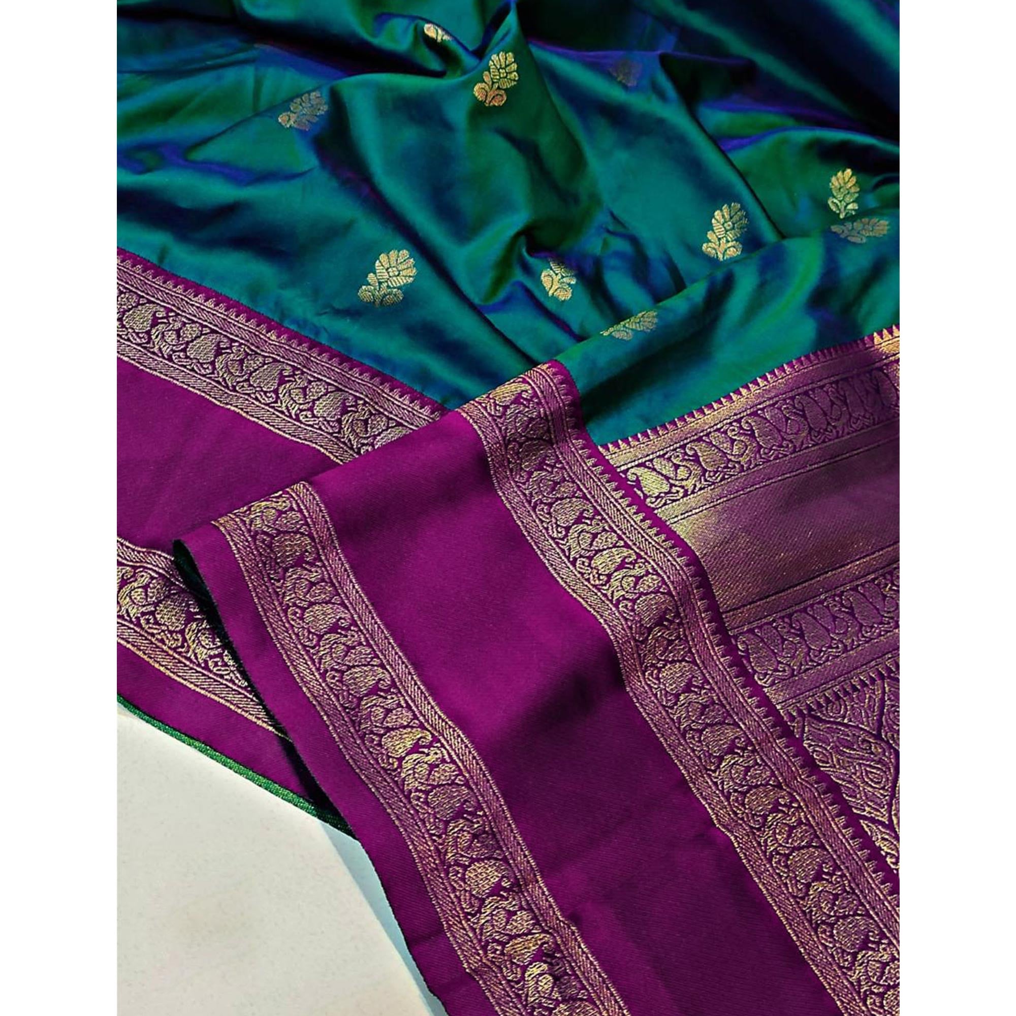 Morpich Green Luxurious Kanjivaram Silk Saree Featuring Ornate Zari Butti Motifs