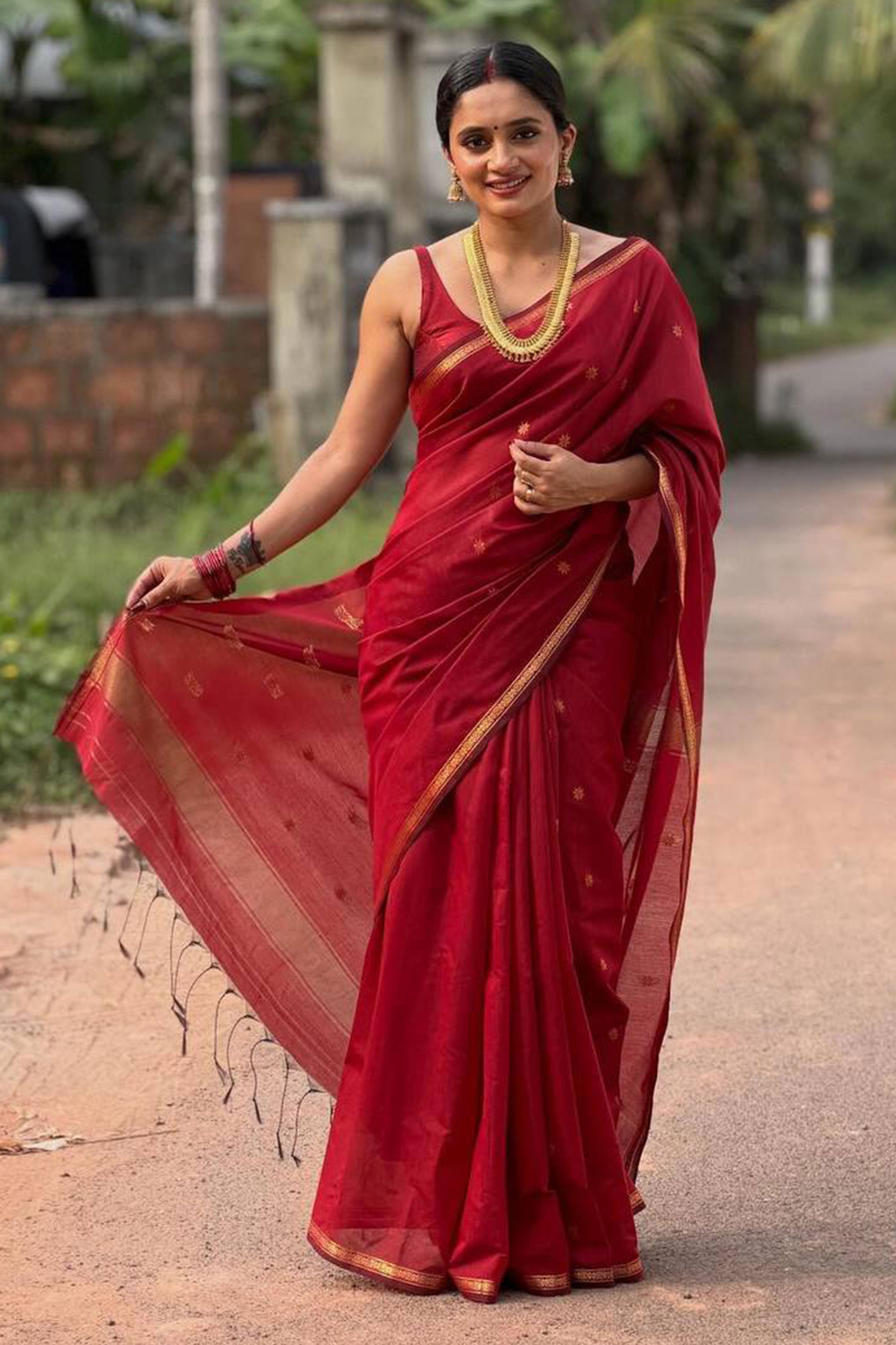 Maroon Classic Linen Cotton Saree Enhanced with Fine Zari Butti Weaving Detailing