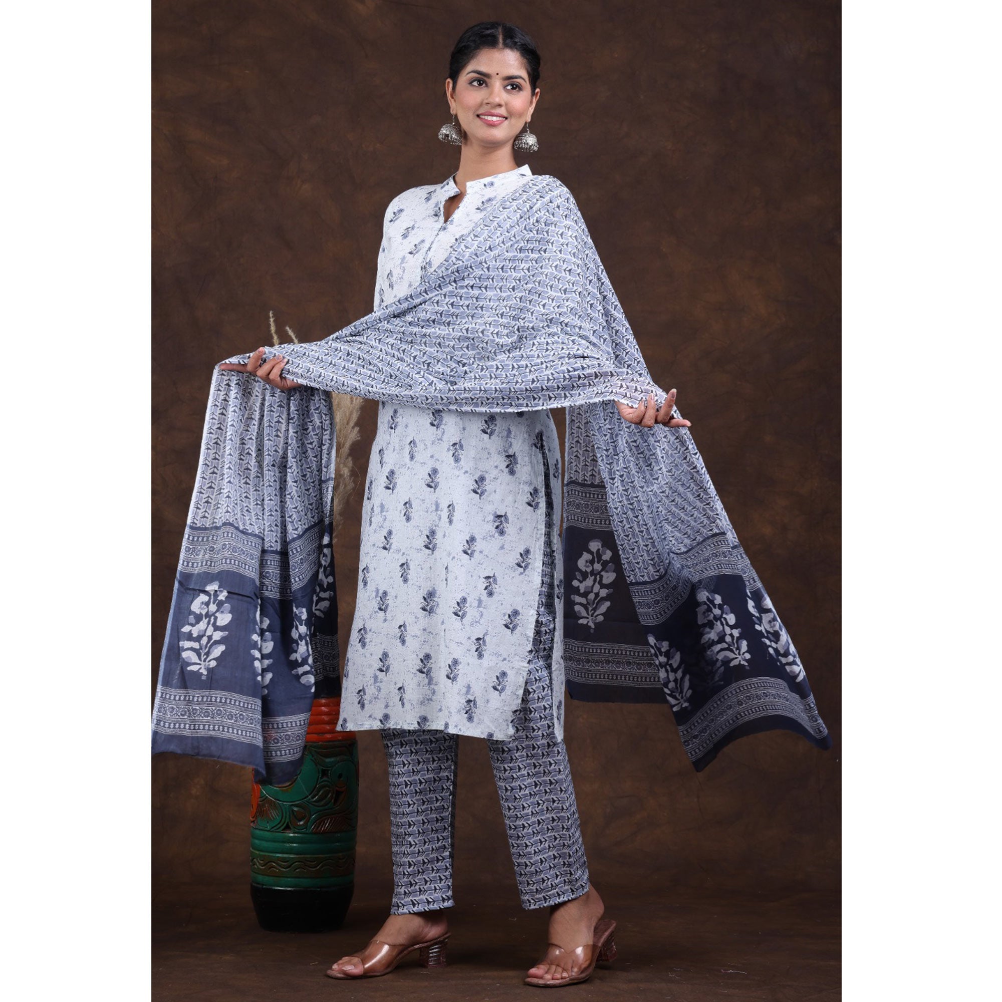 MAYNK-1028-WTE-GREY