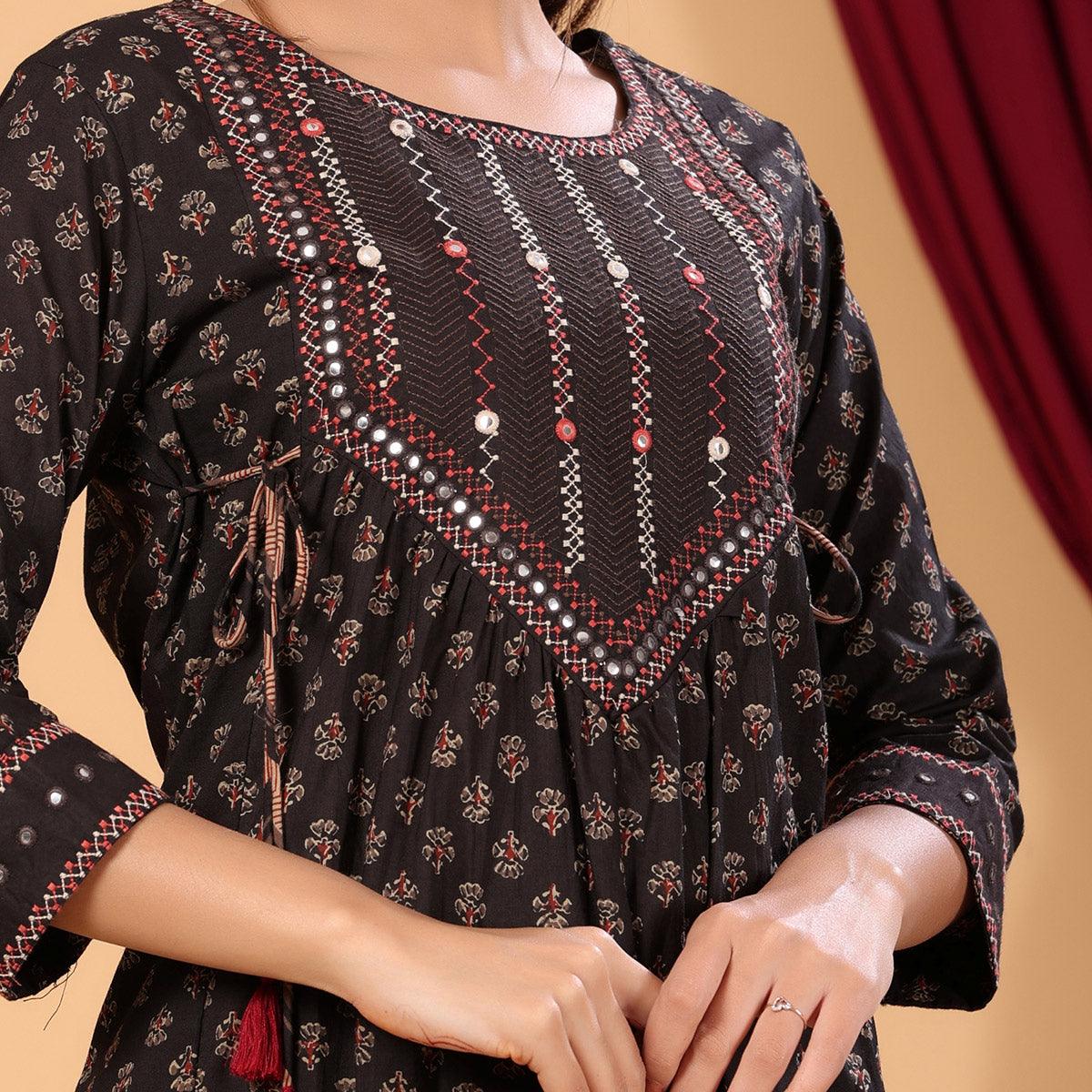 Black Casual Wear Printed Cotton Kurti - Pant Set - Peachmode