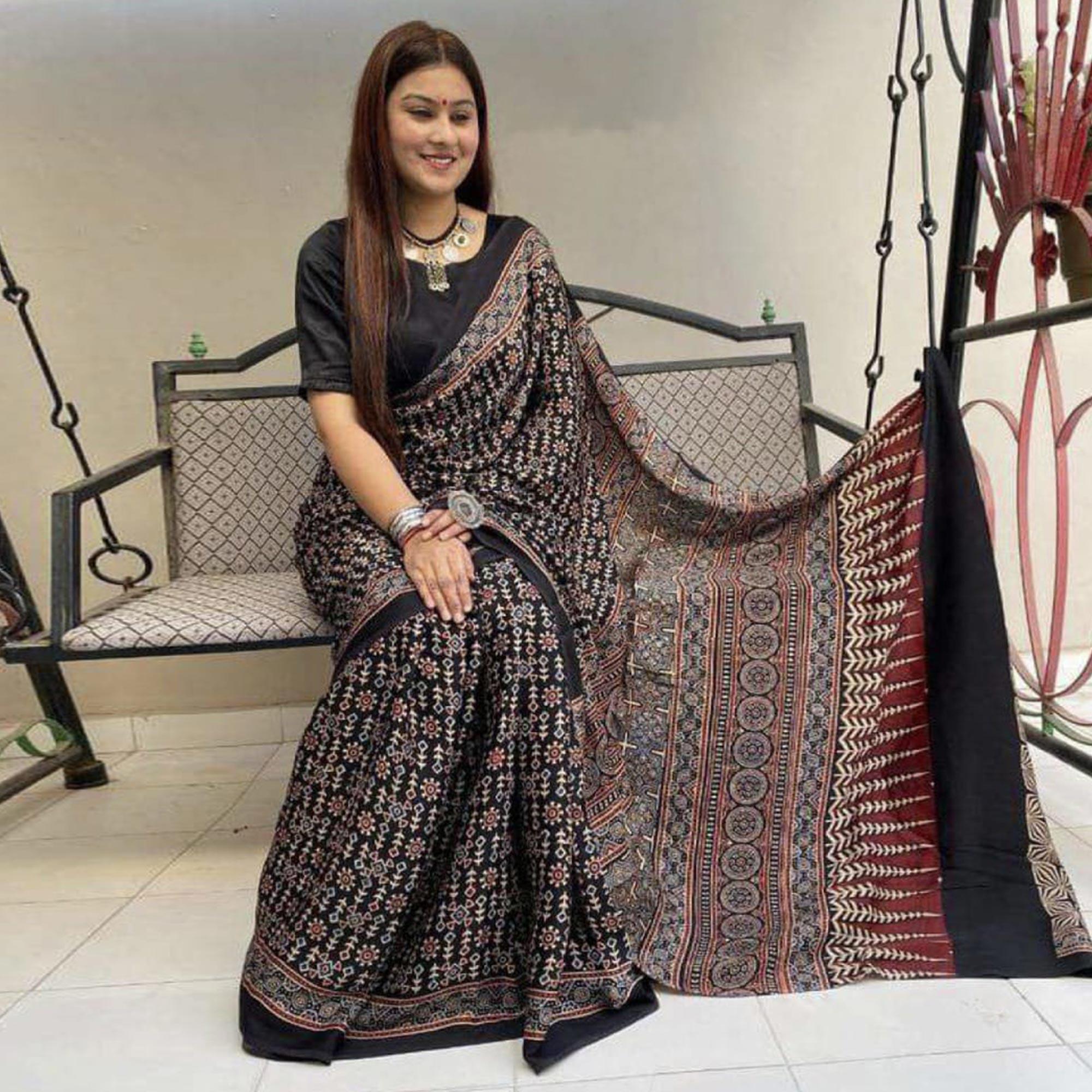 Black Digital Printed Linen Saree - Peachmode