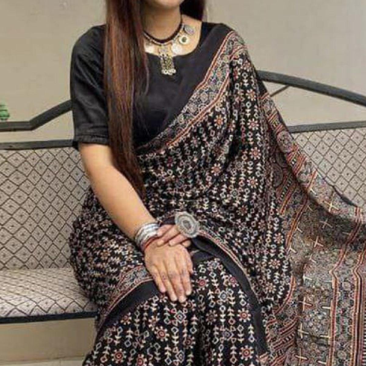 Black Digital Printed Linen Saree - Peachmode