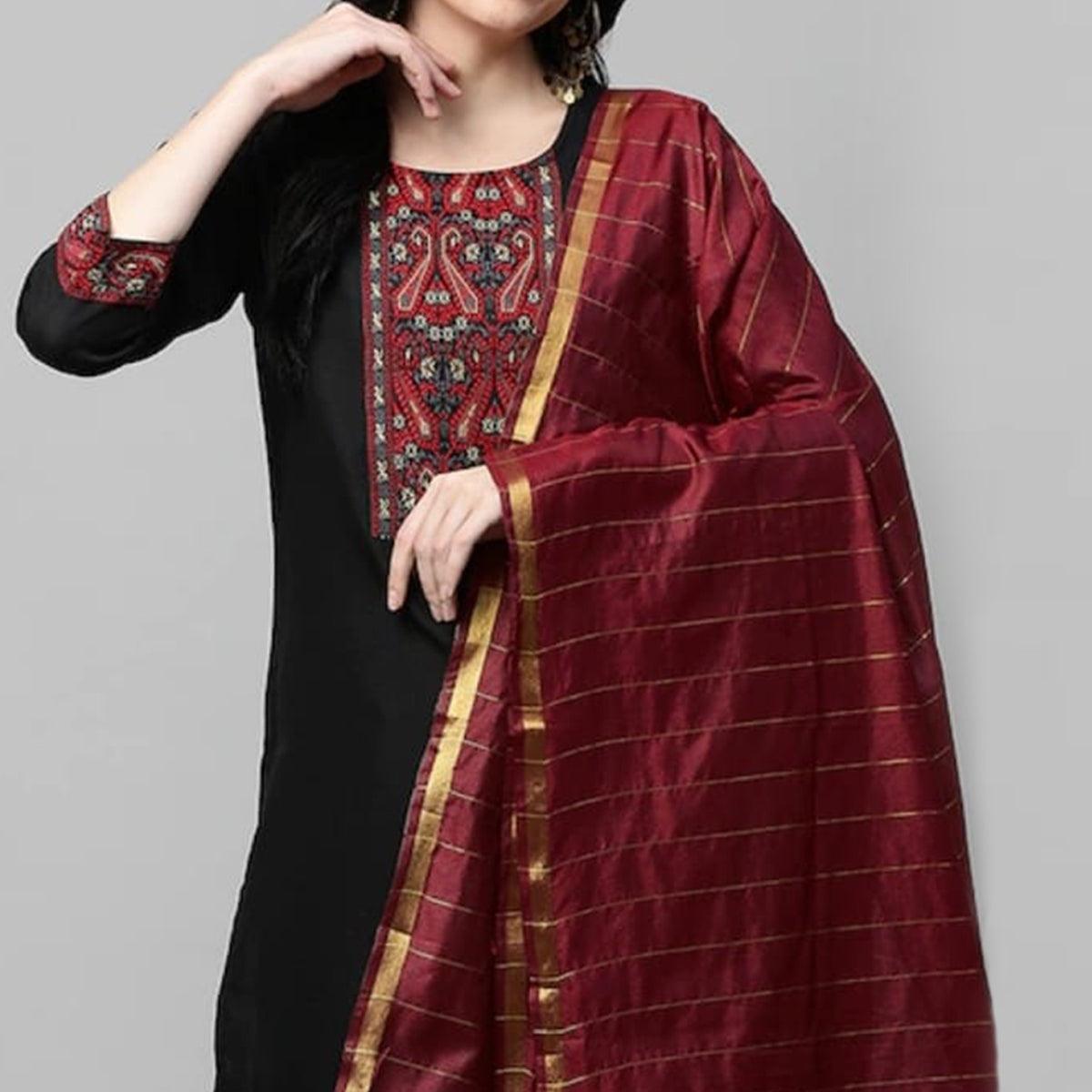 Black Embroidered Poly Cotton Kurti Pant Set With Dupatta - Peachmode