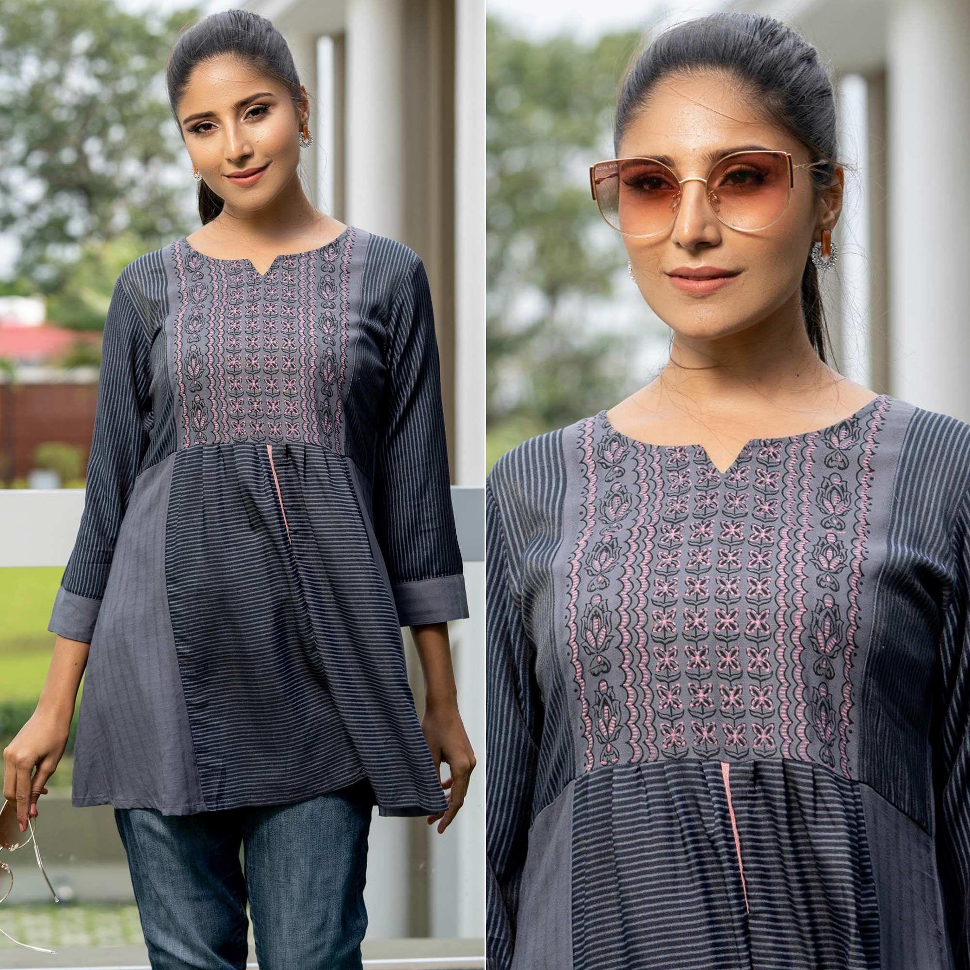 Blue Casual Wear Printed Cotton Top - Peachmode