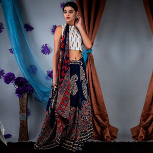 Blue Floral Paisley printed Linen Saree - Peachmode