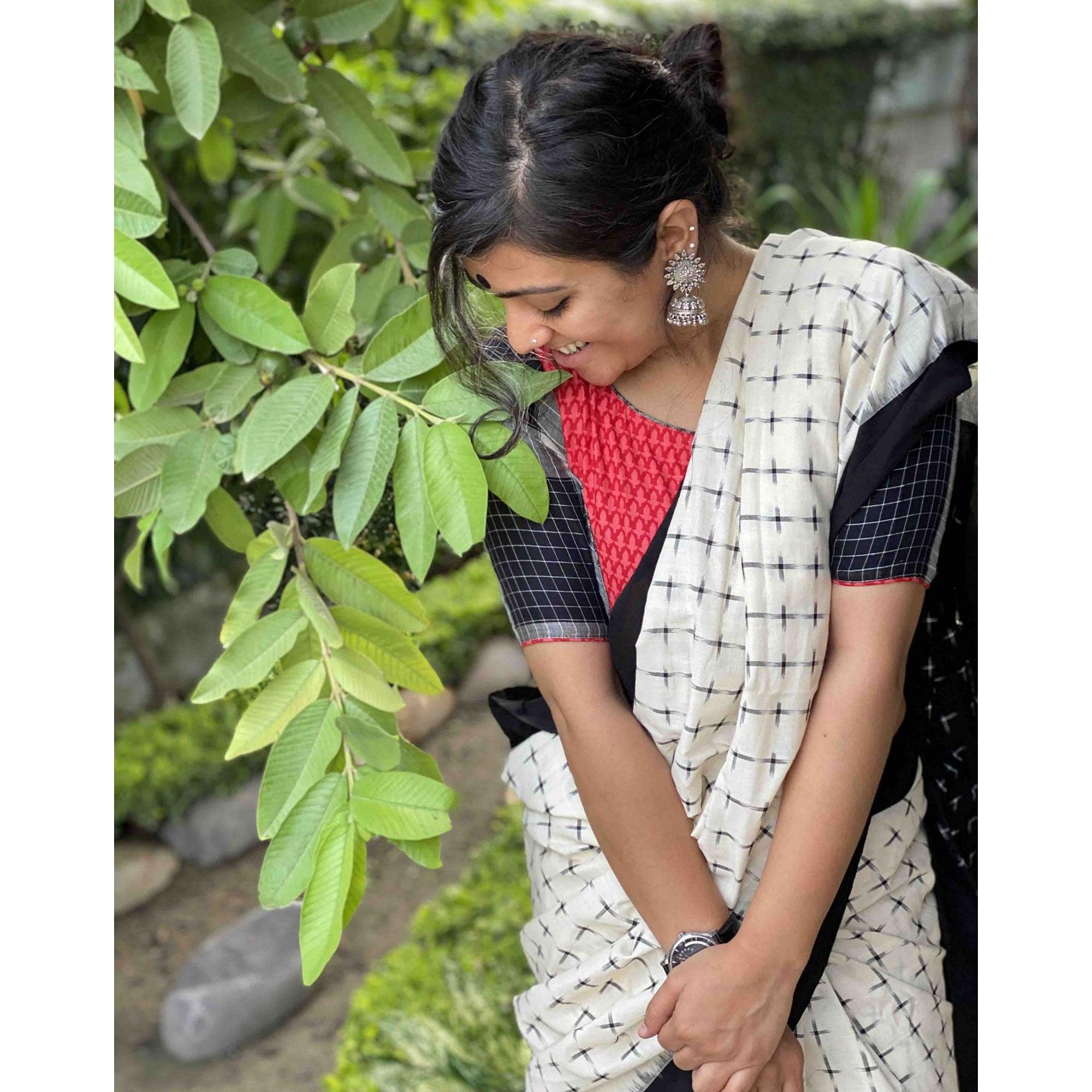 Eye-catching Offwhite Colored Casual Wear Printed Silk Saree - Peachmode