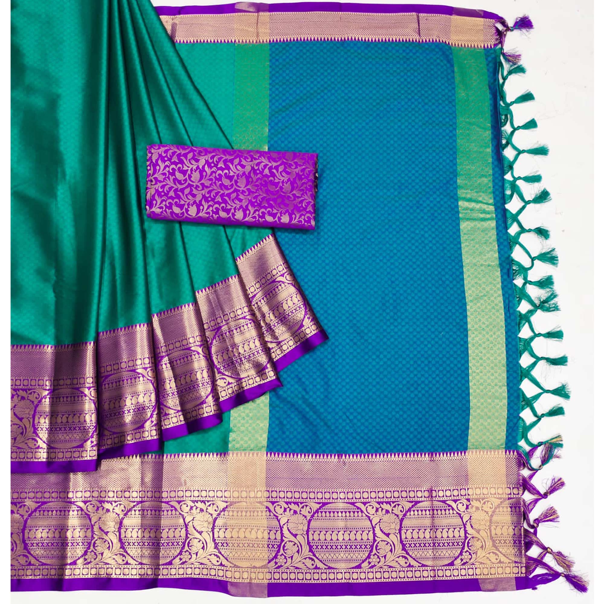Rama Green Woven Cotton Silk Saree With Tassels