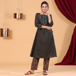 Green Casual Wear Printed Cotton Kurti - Pant Set - Peachmode