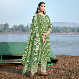 Green Floral Printed Pure Cotton Kurti Pant Set With Dupatta - Peachmode