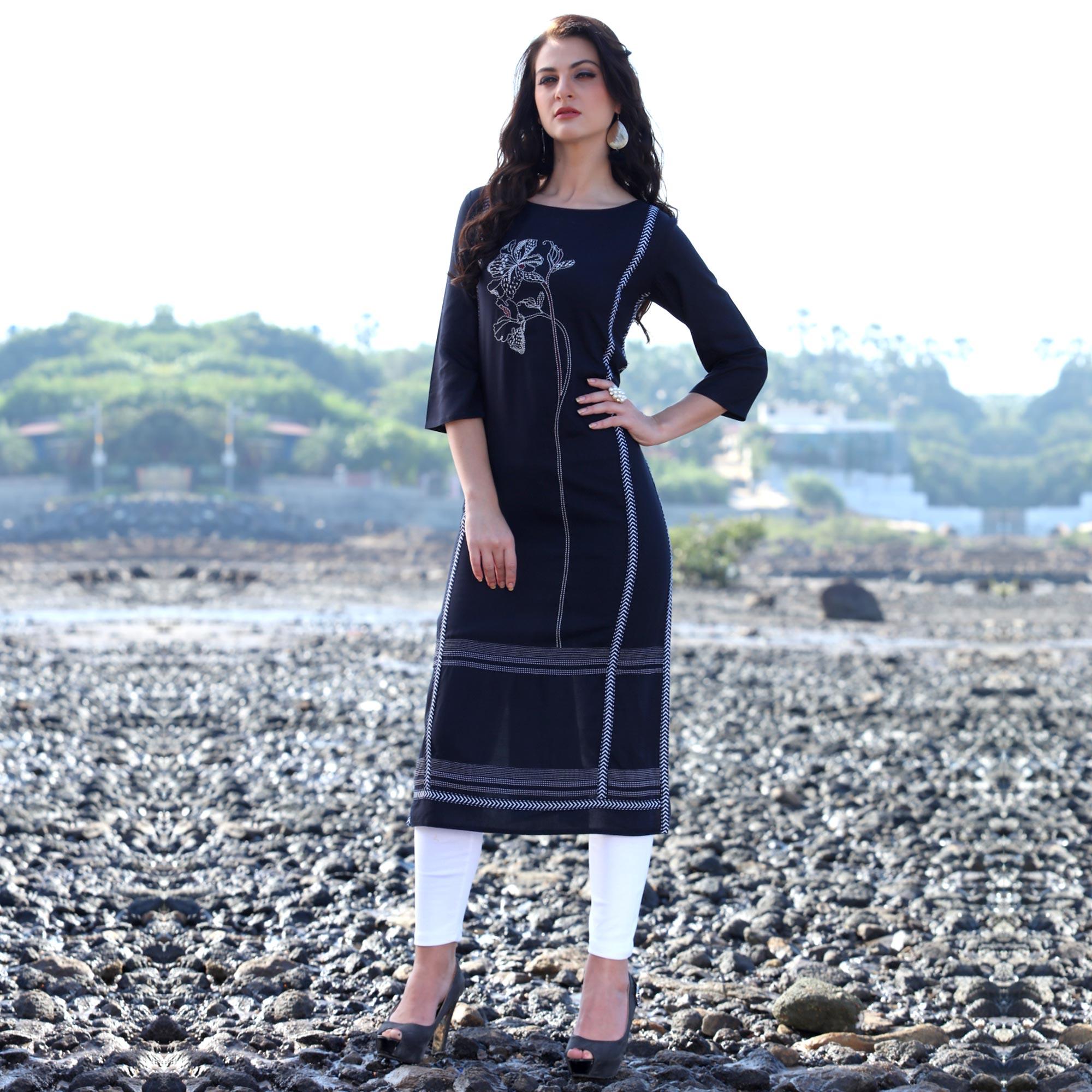 Sizzling Black Designer Printed Rayon Kurti - Peachmode