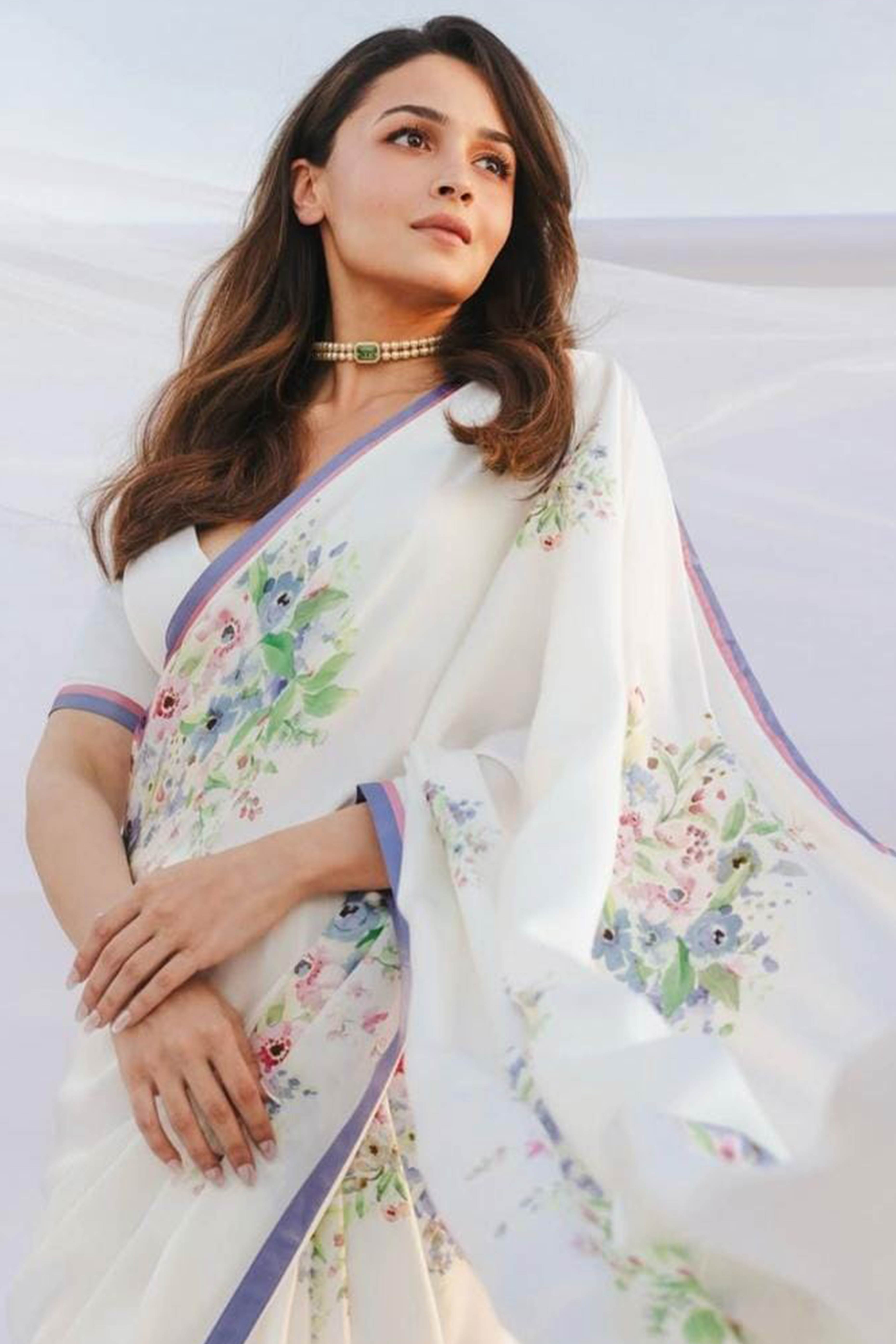 White Floral Printed Moss Chiffon Saree