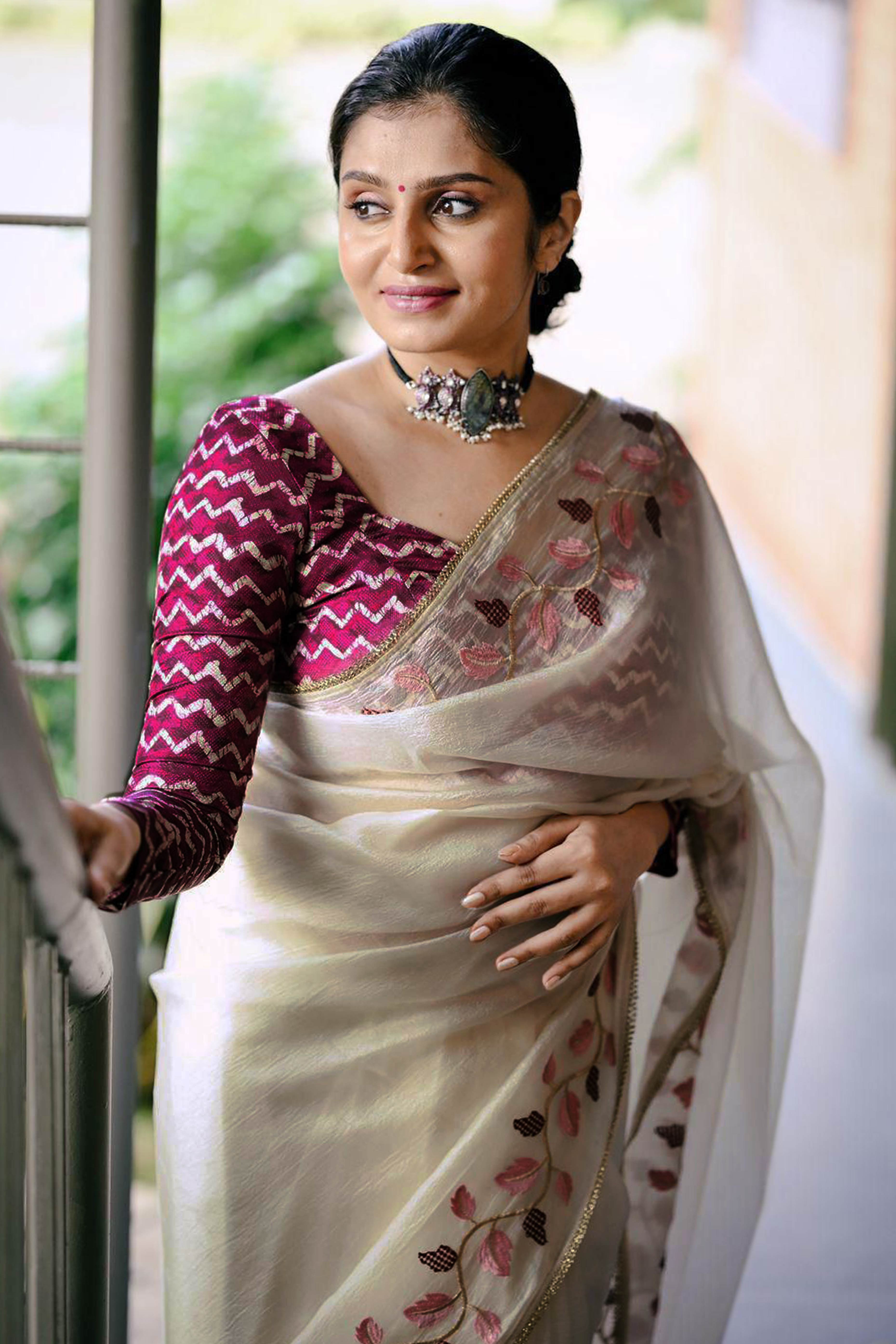 Off White Thread Embroidered Crush Georgette Saree