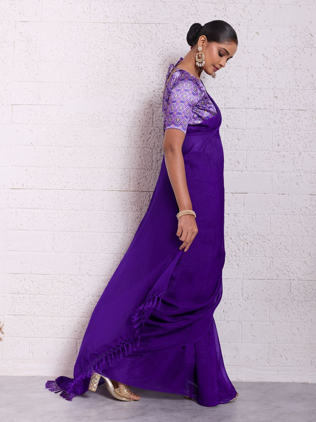 Graceful Purple Solid Pure Crunchy Saree Accented With Fine Tassel Pallu - Image 3
