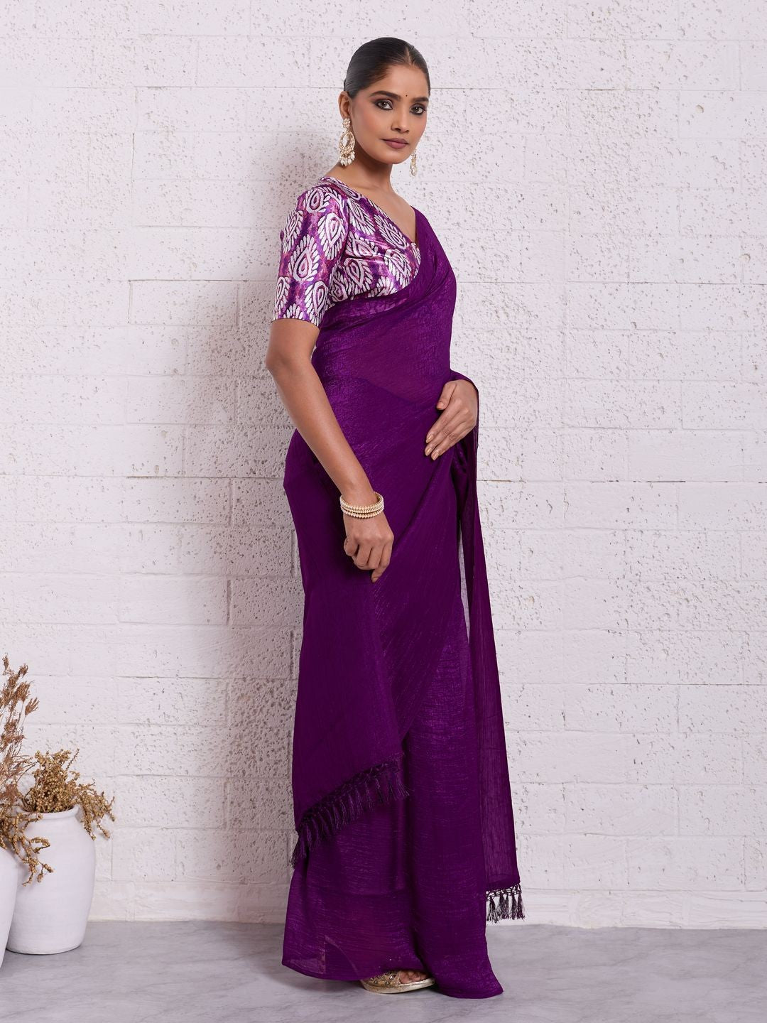 Graceful Wine Solid Pure Crunchy Saree Accented With Fine Tassel Pallu - Image 2