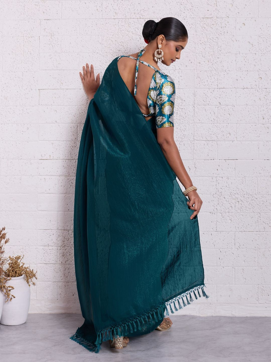 Graceful Teal Solid Pure Crunchy Saree Accented With Fine Tassel Pallu - Image 6