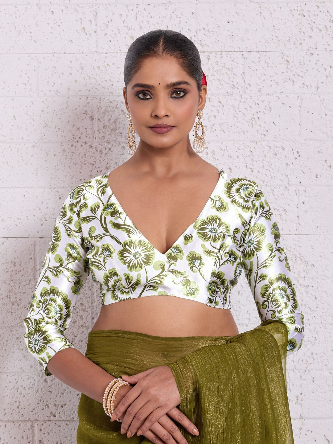 Graceful Mehendi Green Solid Pure Crunchy Saree Accented With Fine Tassel Pallu - Image 3