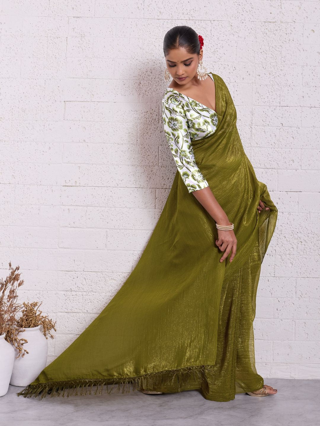 Graceful Mehendi Green Solid Pure Crunchy Saree Accented With Fine Tassel Pallu - Image 4
