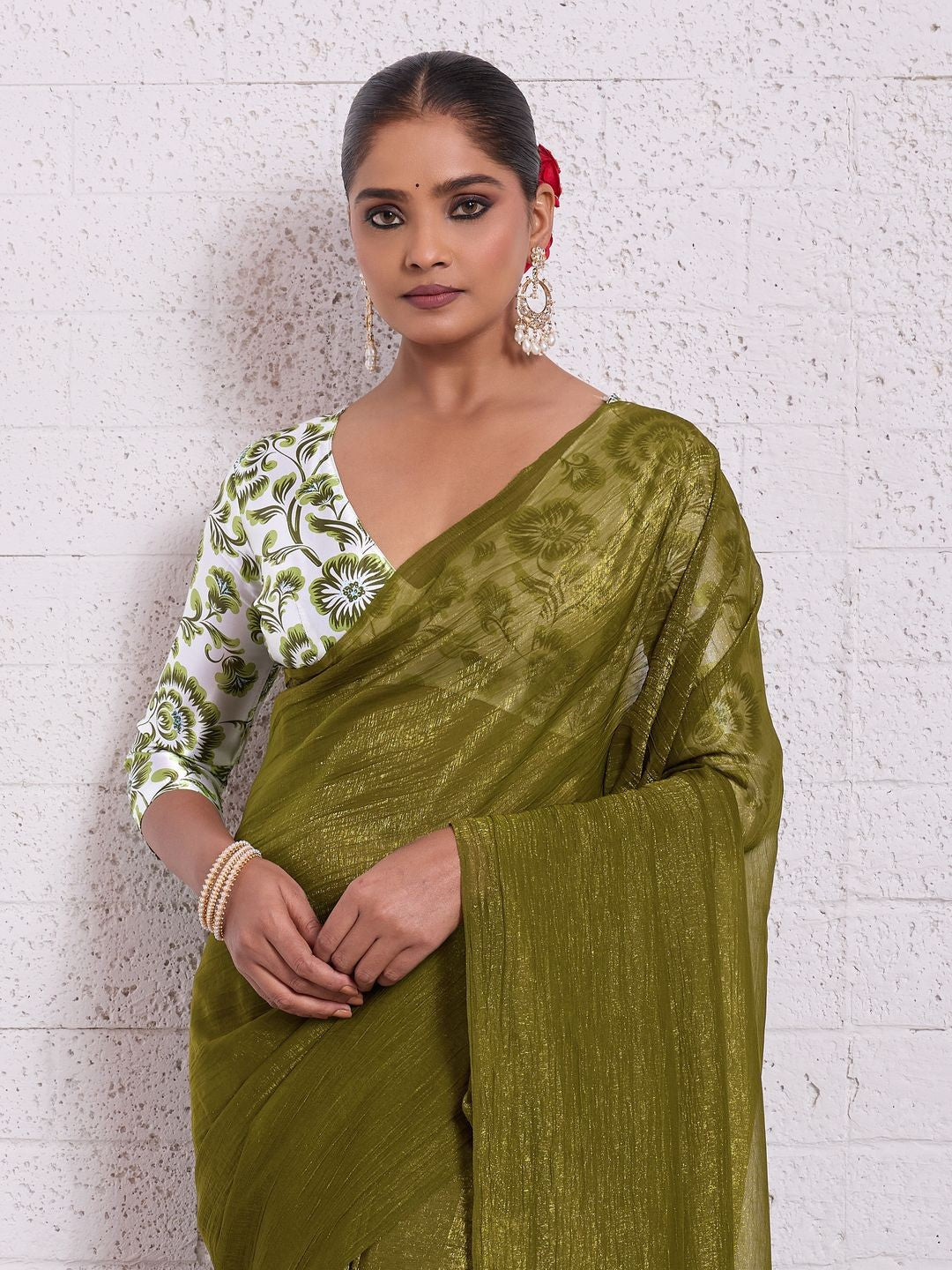 Graceful Mehendi Green Solid Pure Crunchy Saree Accented With Fine Tassel Pallu - Image 3