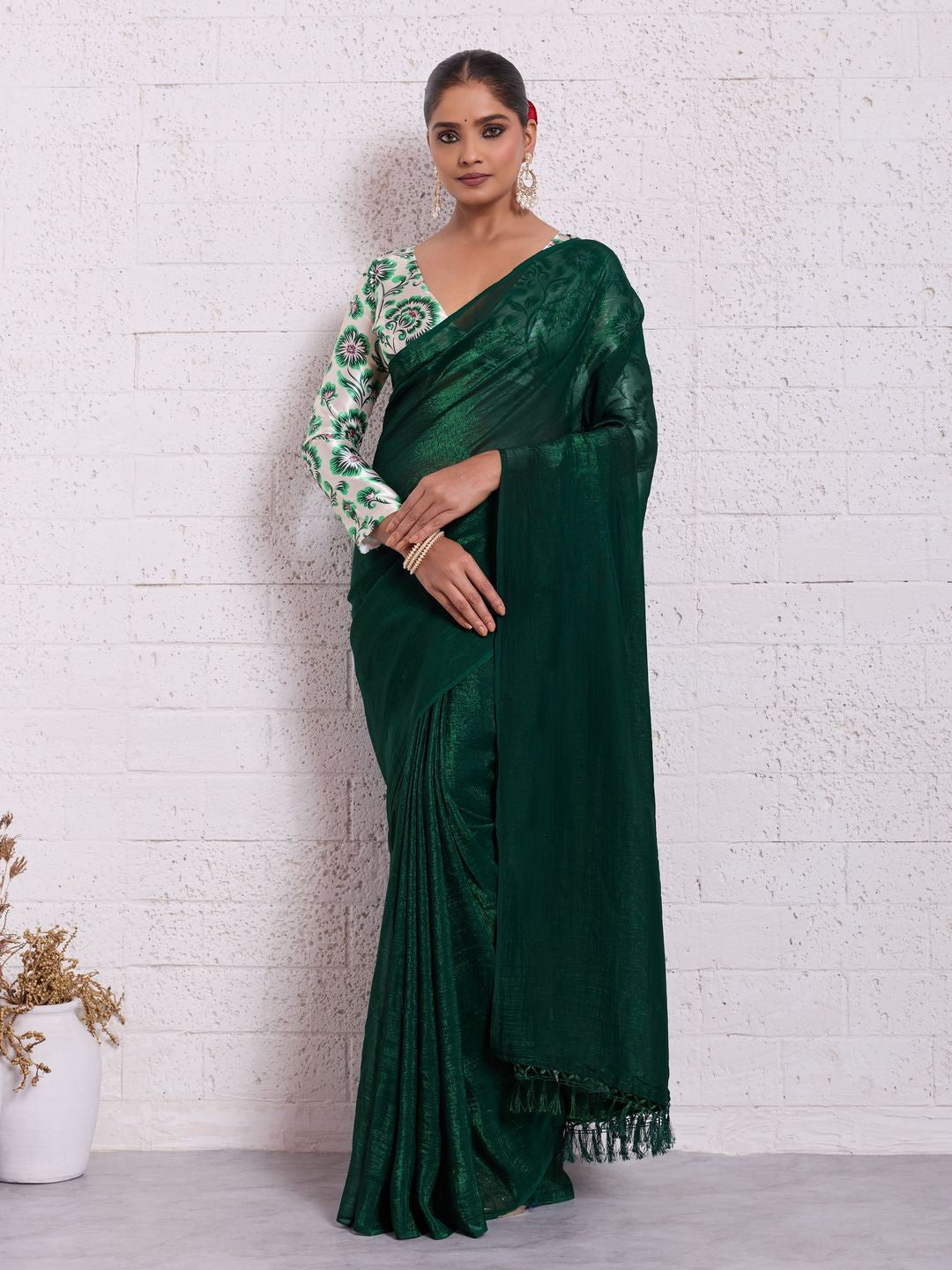 Graceful Green Solid Pure Crunchy Saree Accented With Fine Tassel Pallu - Image 1