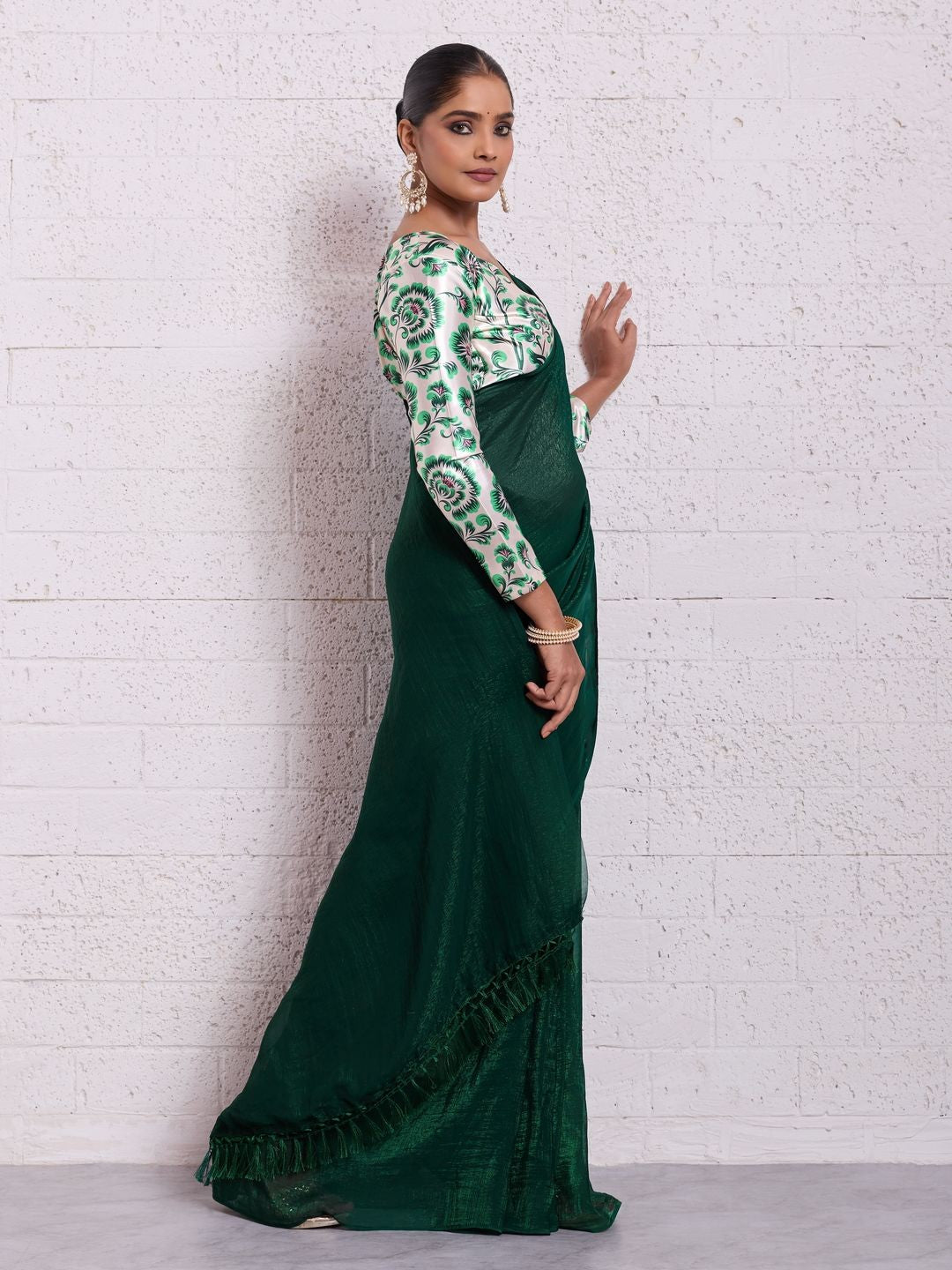 Graceful Green Solid Pure Crunchy Saree Accented With Fine Tassel Pallu - Image 6