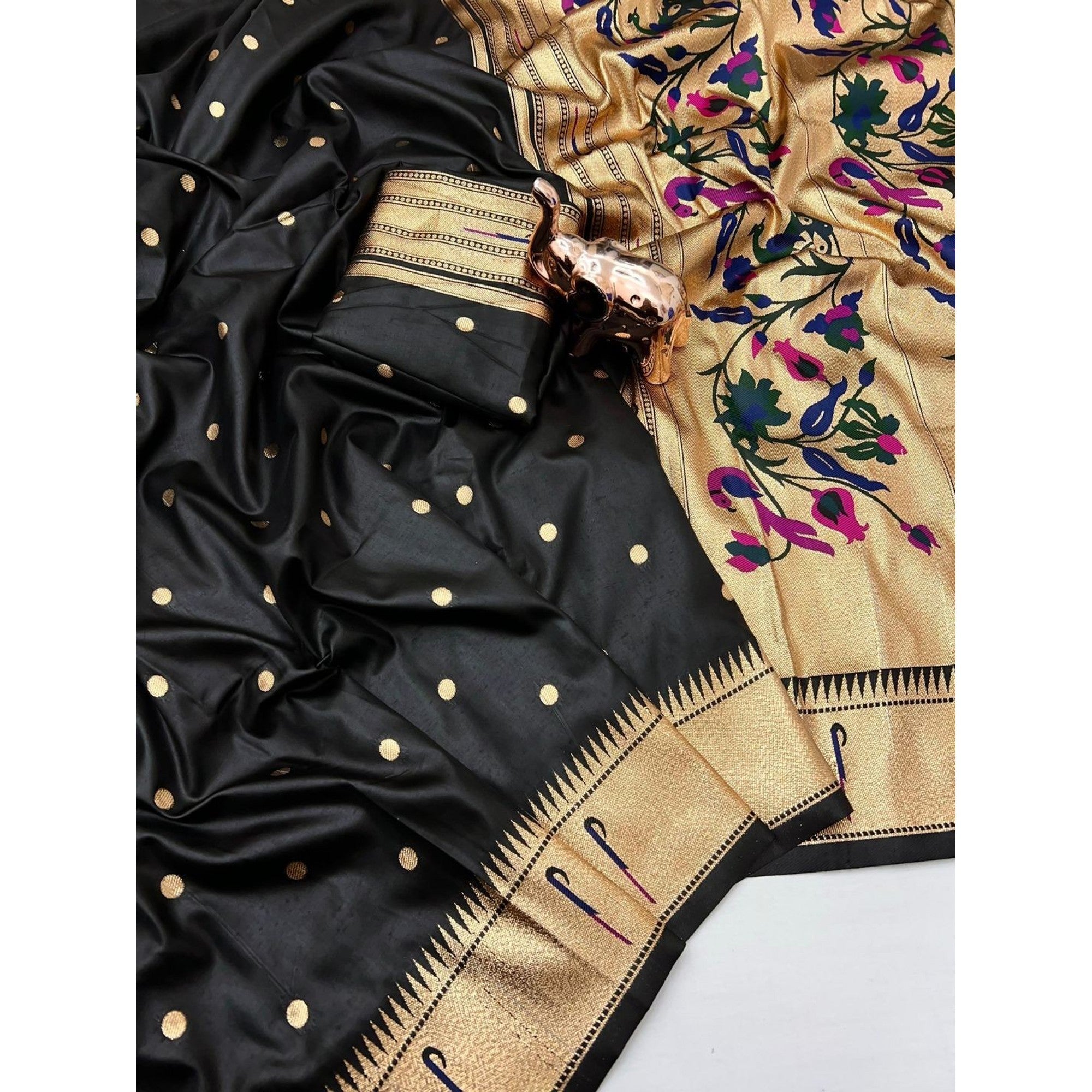 Black Banarasi Silk Saree with Authentic Zari Weaving for Festive Occasions - Image 4