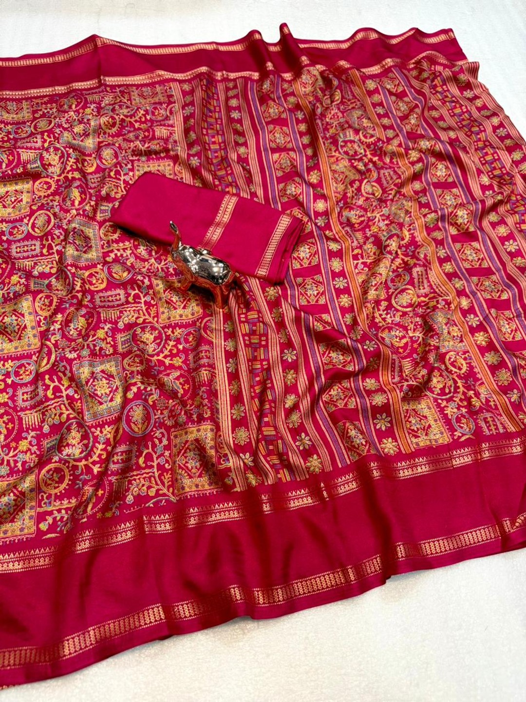 Elegant Pink Tussar Silk Saree Featuring Traditional Zari Detailing - Image 3
