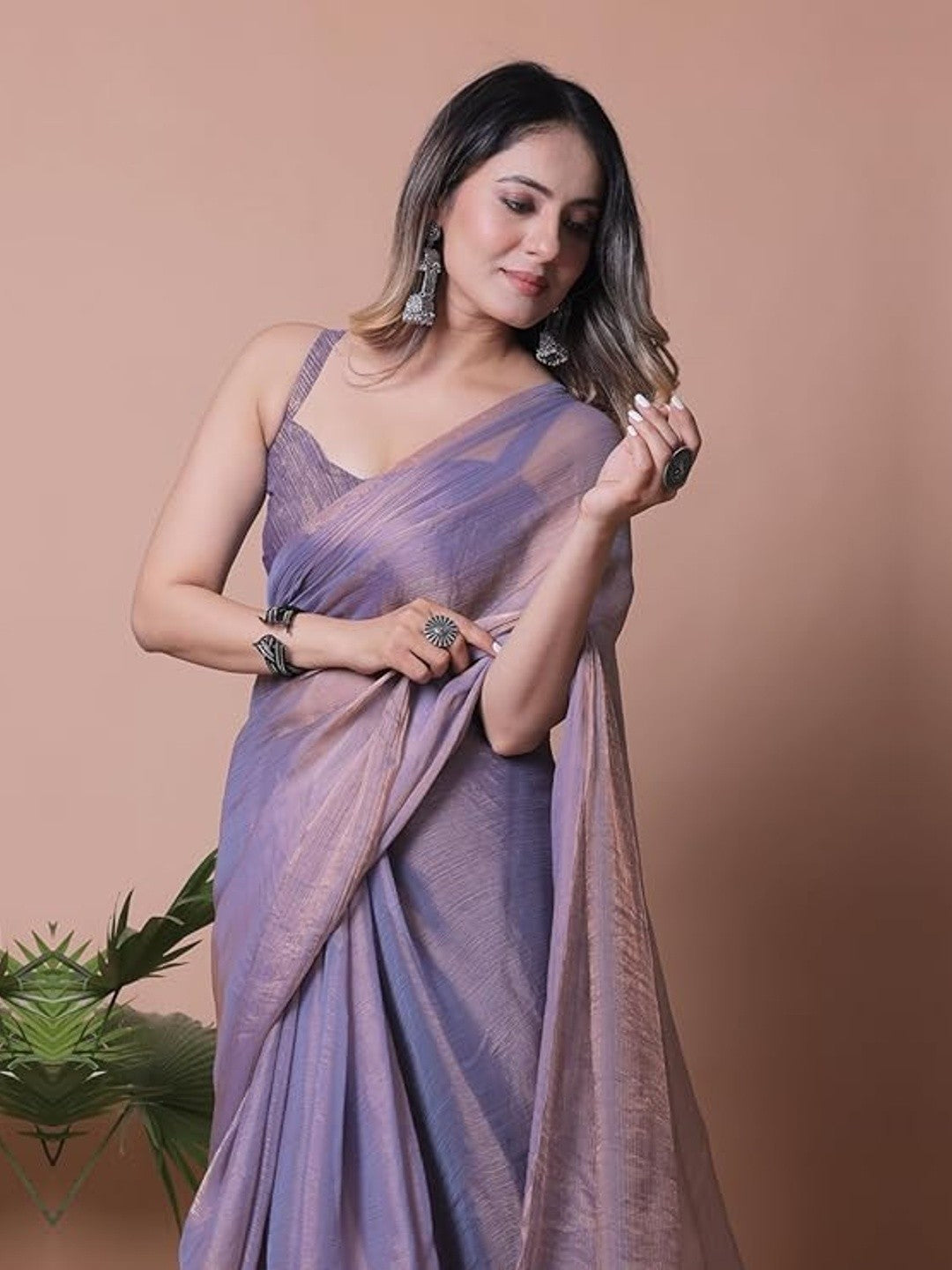 Elegant Lavender Solid Chiffon Saree with Lightweight Drape - Image 2